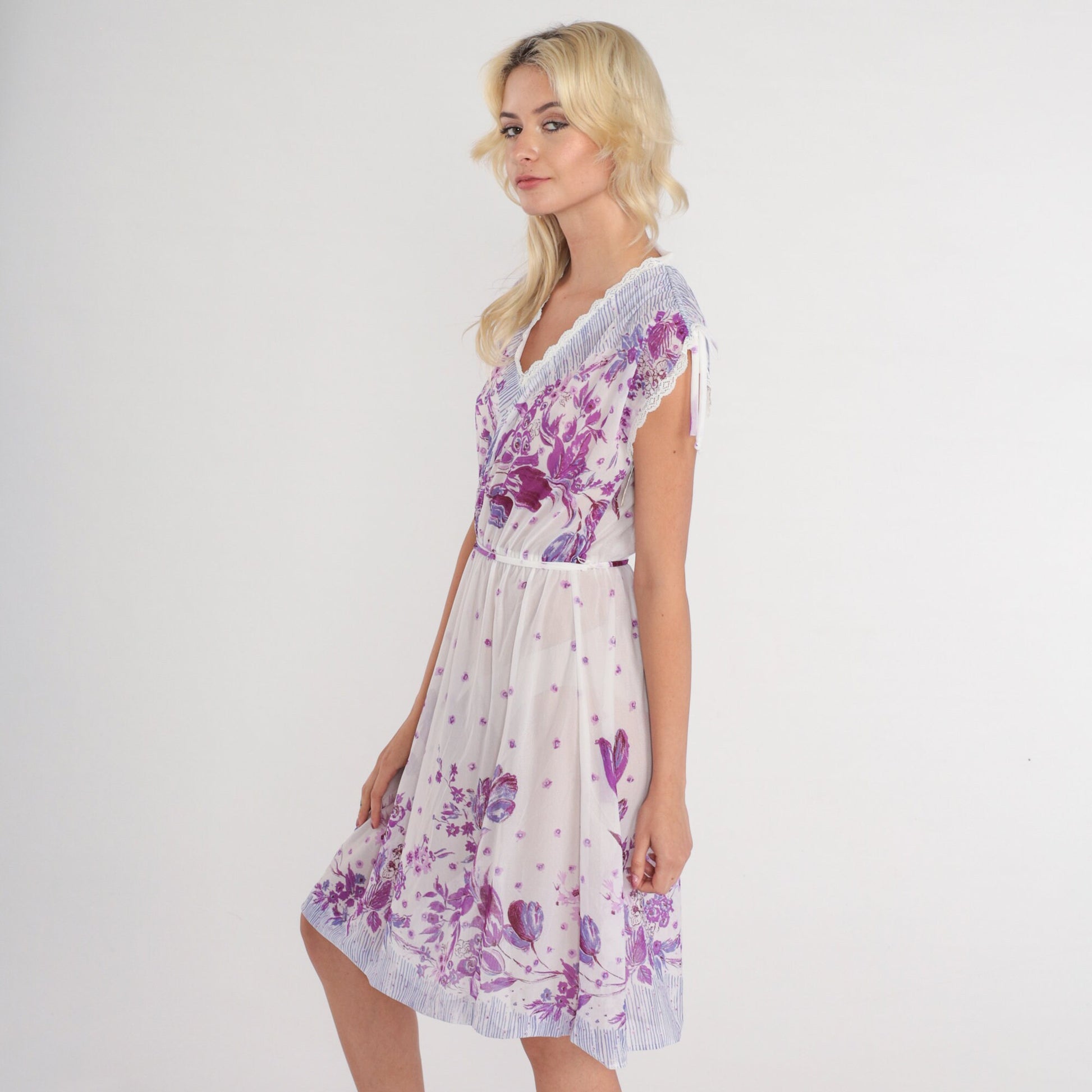 80s White Purple Tulip Floral Mini Dress Lace Trim V Neck High Waisted Extra Small