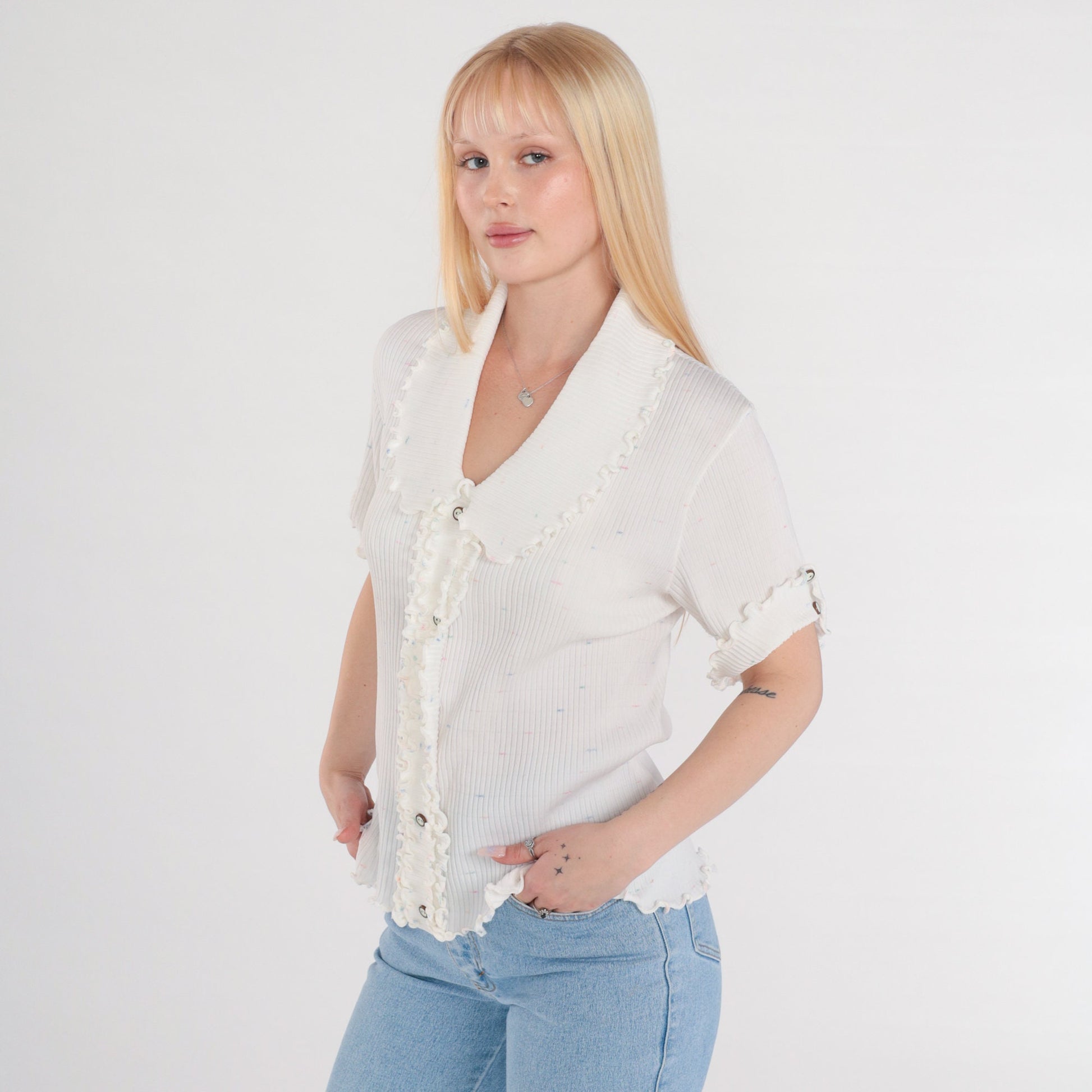 70s White Ribbed Blouse Rounded Collar Ruffle Short Sleeve Medium M