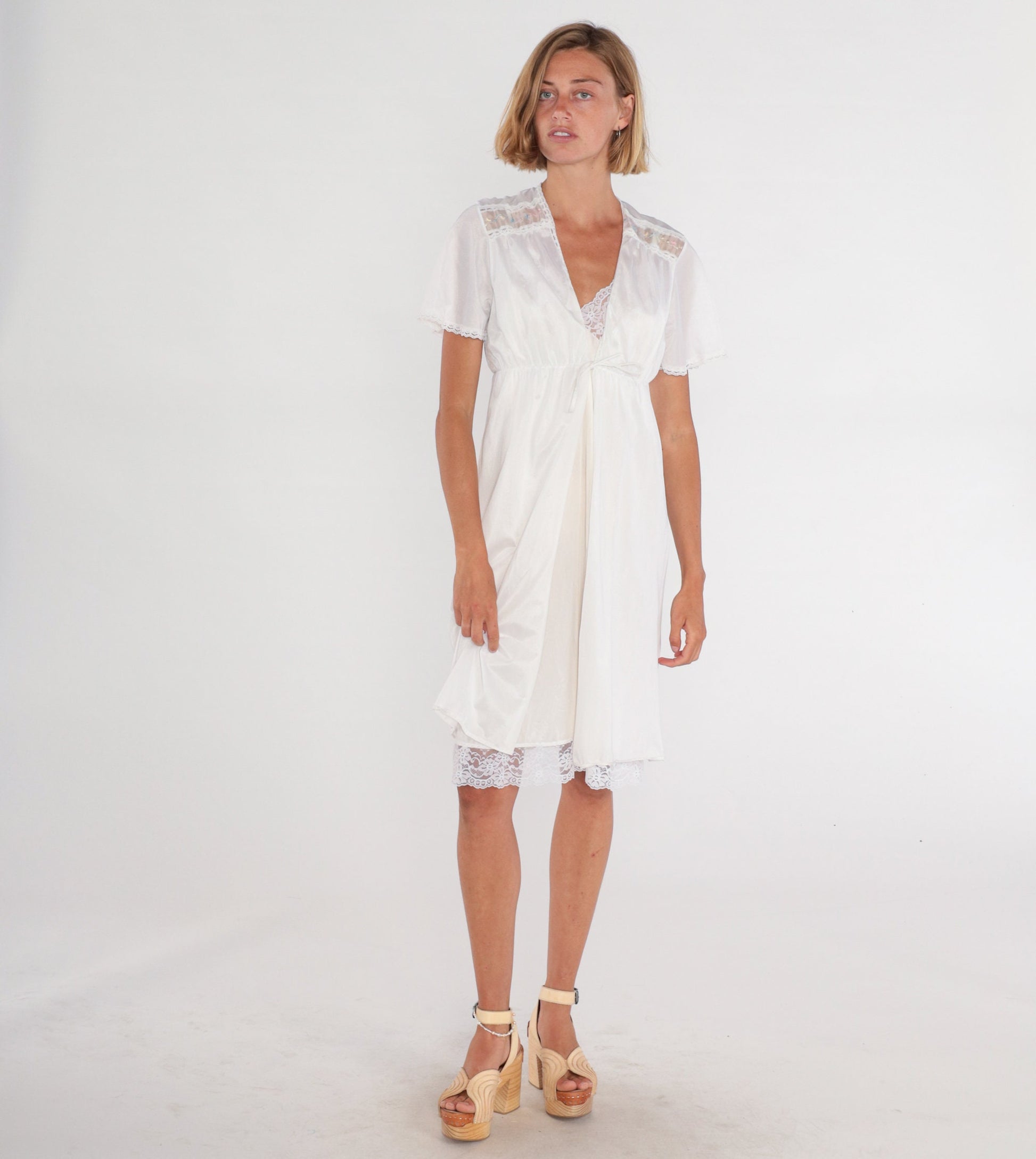 70s White Nylon Pajama Robe Floral Embroidered Tie Front Mini Nightgown XS