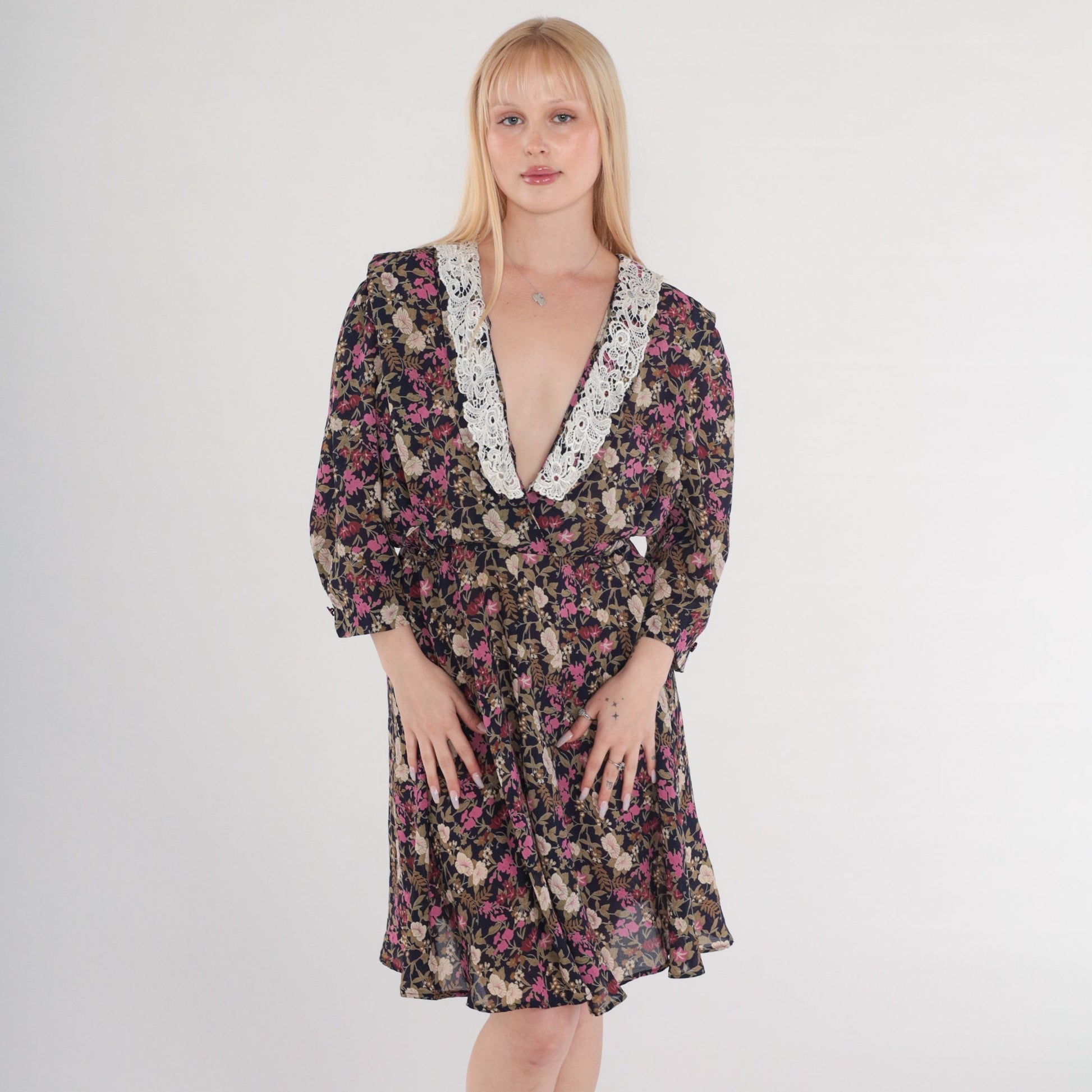 80s Floral Day Dress Navy Purple Print Lace Trim V-Neck Knee Length Medium