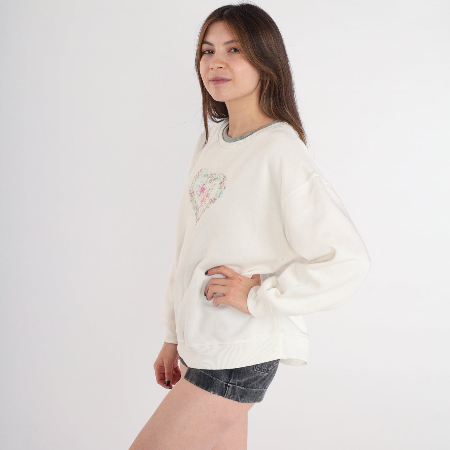 90s Floral Heart Embroidered Sweatshirt Cream Crewneck Pullover Large