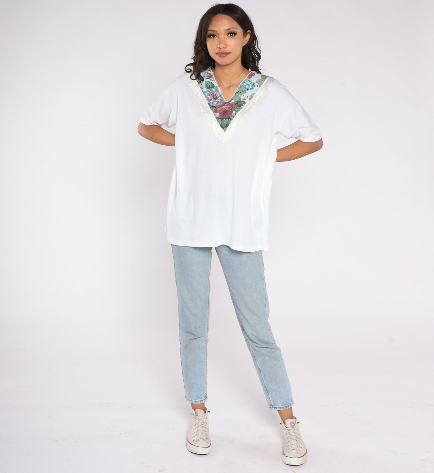 1990s Floral Studded Western Yoke T-Shirt White V-Neck Fringe Cowgirl Large