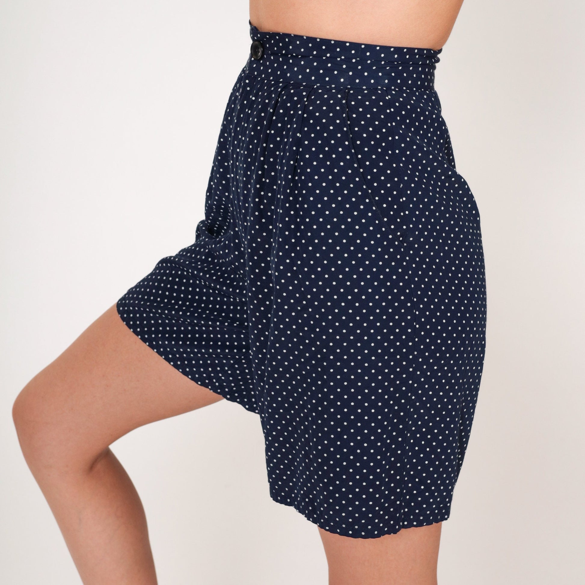 90s Navy Polka Dot High-Waisted Pleated Bermuda Shorts XXS