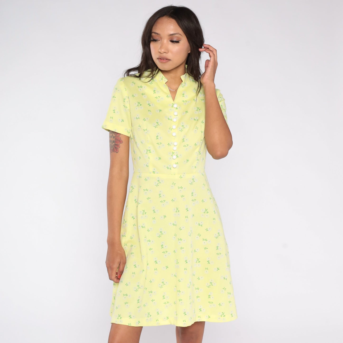 1970s Yellow Floral Mini Dress High Waisted Short Sleeve Mandarin Collar Small
