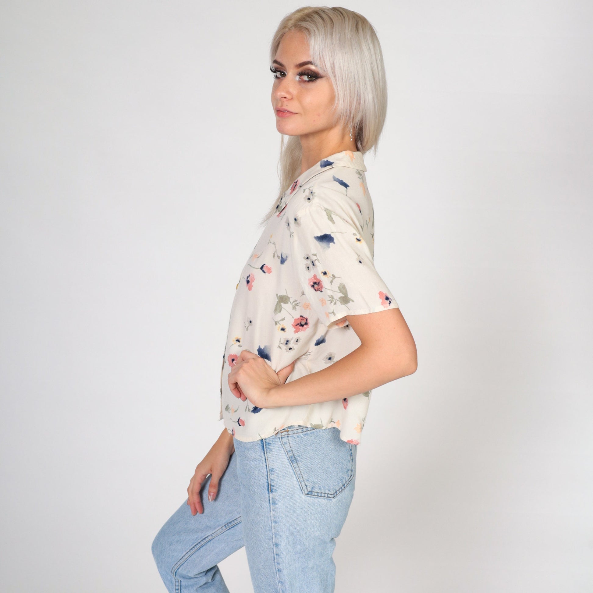 90s Cream Watercolor Floral Button-Up Blouse Short Sleeve Collared Petite Small