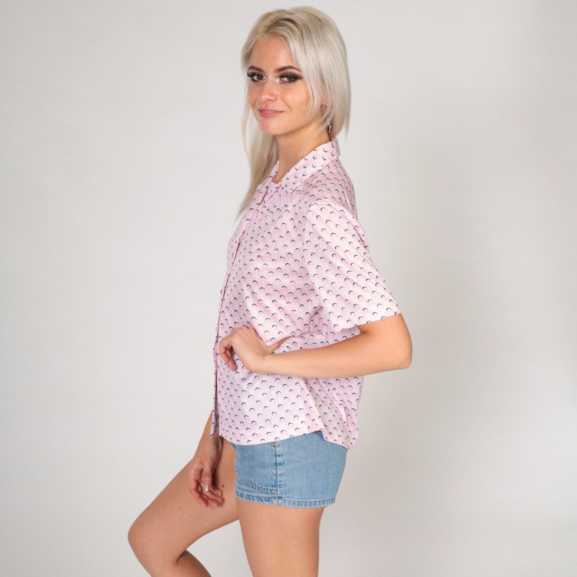 70s Pink Abstract Print Button-Up Blouse Short Sleeve Collared Top Medium