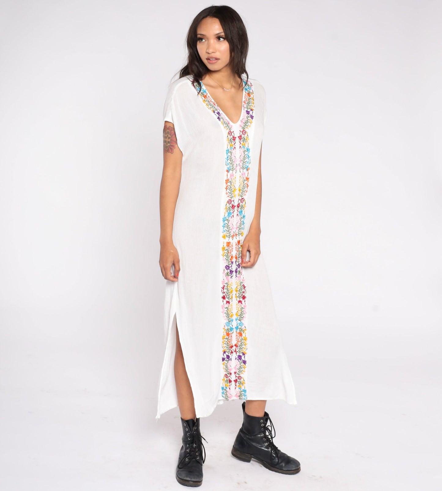 Y2K White Floral Embroidered Midi Dress Cap Sleeve V-Neck Side Slit Medium