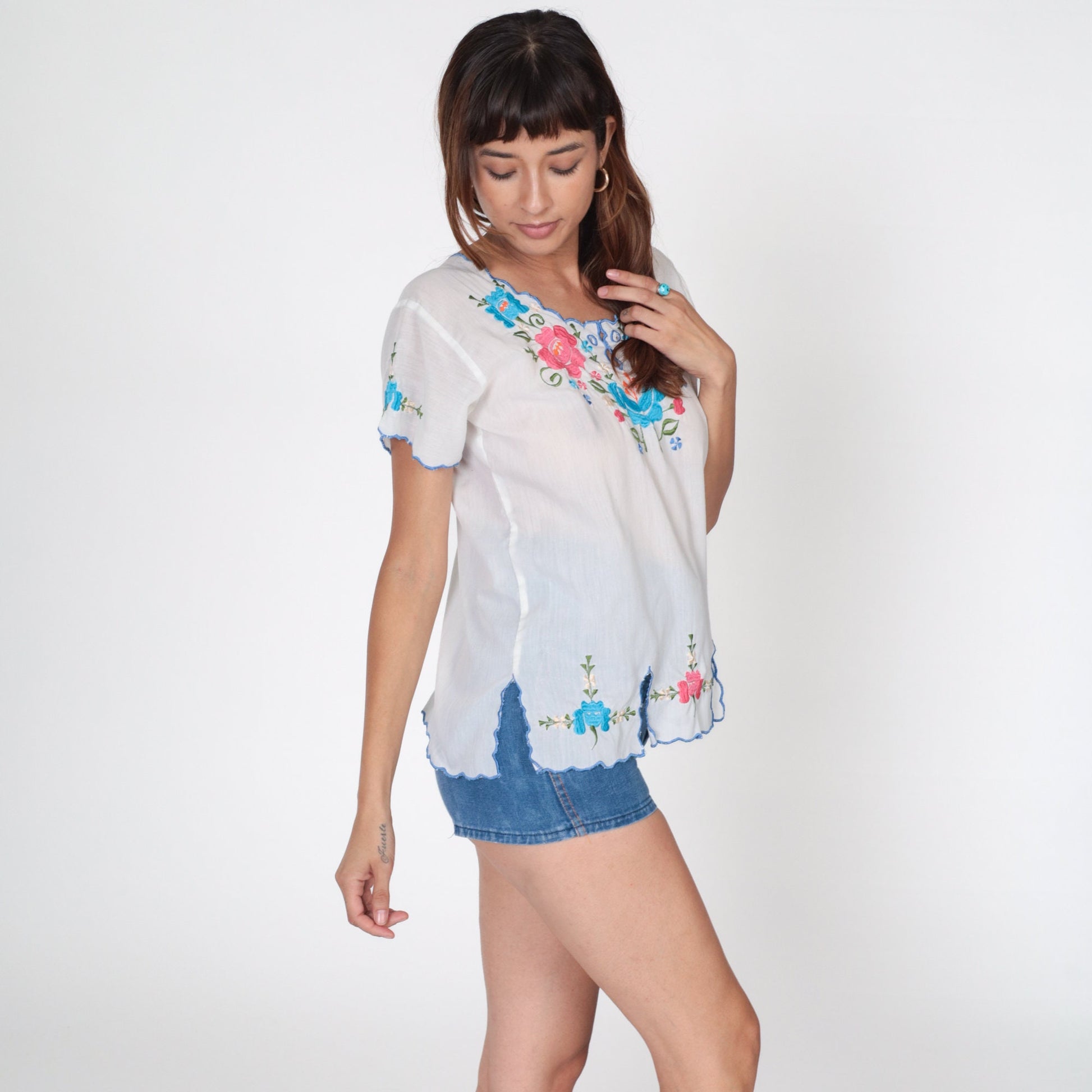 90s White Floral Embroidered Blouse Semi-Sheer Short Sleeve Small