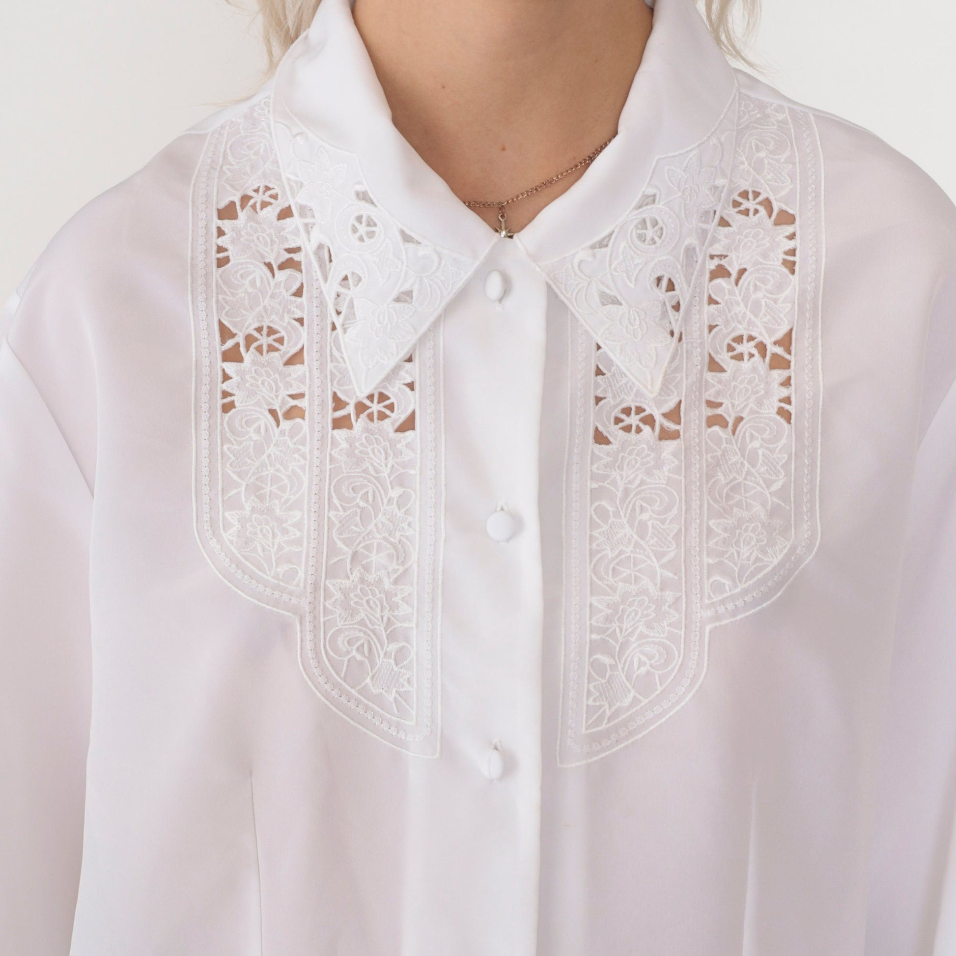 90s White Floral Embroidered Cutwork Blouse Long Sleeve Button Up Large L