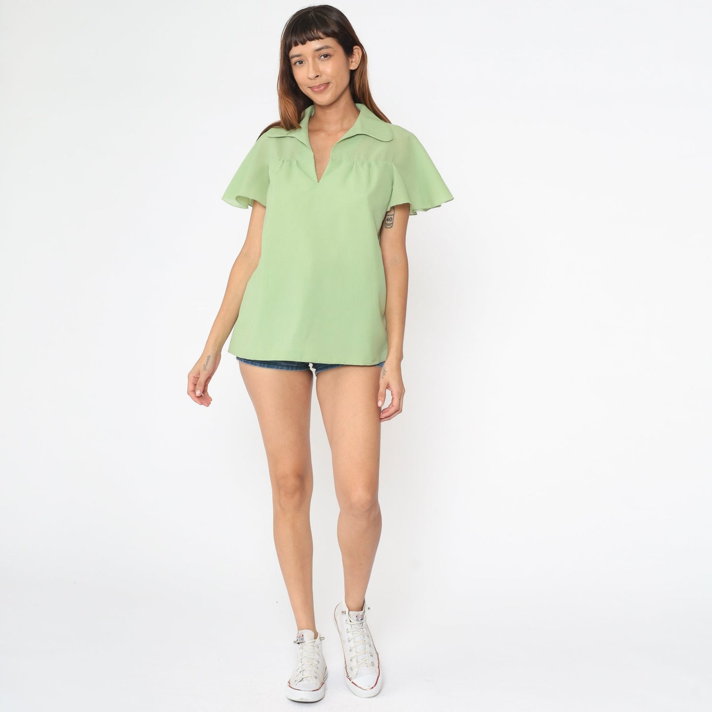70s Light Green Flutter Sleeve Blouse V-Neck Collared Top Medium