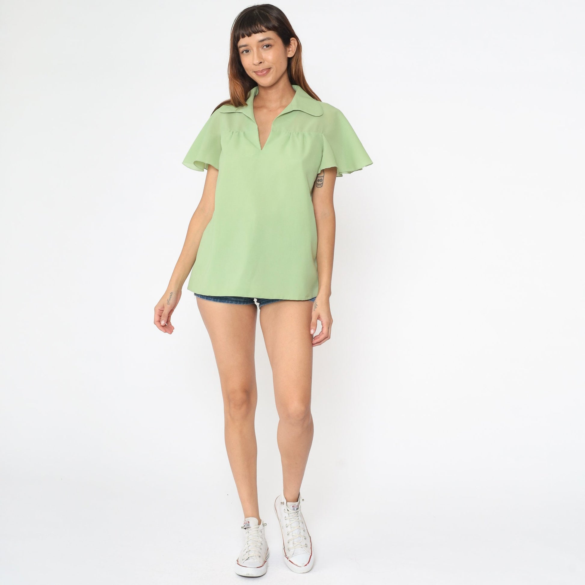 70s Light Green Flutter Sleeve Blouse V-Neck Collared Top Medium