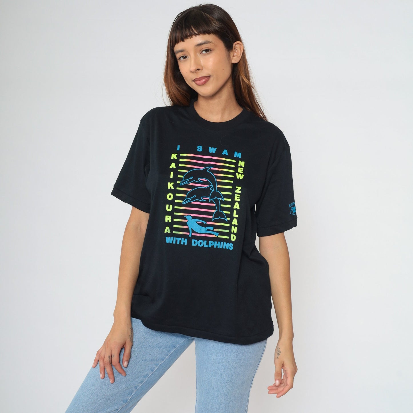 00s Kaikoura Dolphin Mary Neon Graphic T-Shirt New Zealand Black Medium
