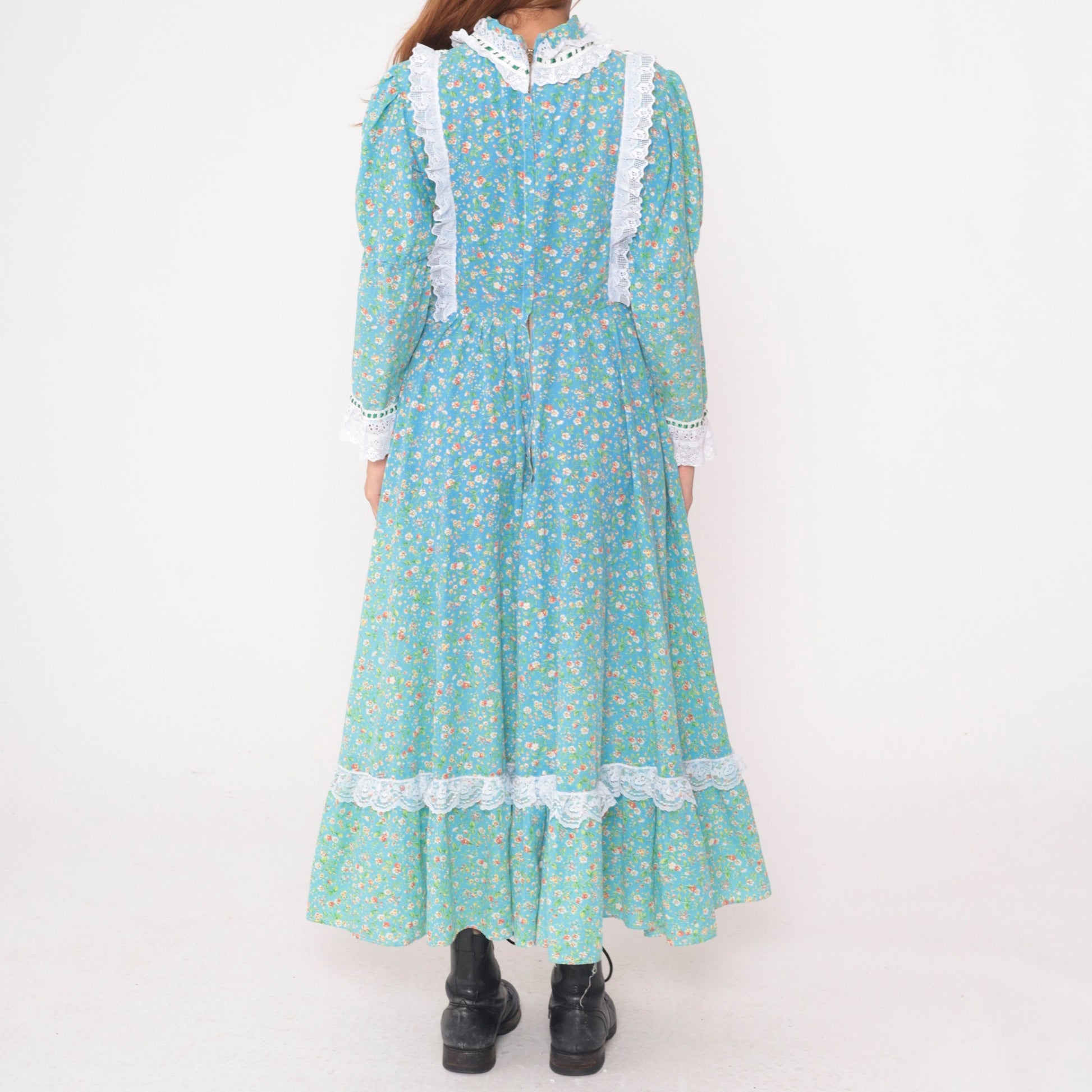 70s Blue Floral Prairie Dress Cotton Maxi Ruffle Collar Lace Trim Medium