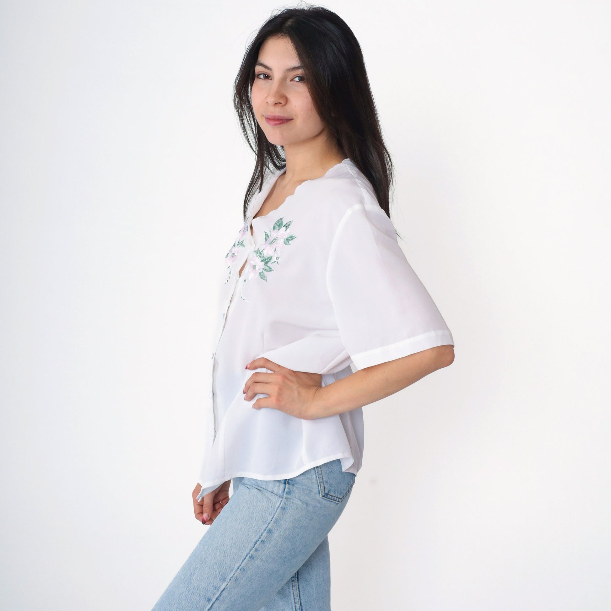 90s White Floral Embroidered Blouse Scalloped V-Neck Button-Up Short Sleeve Large L