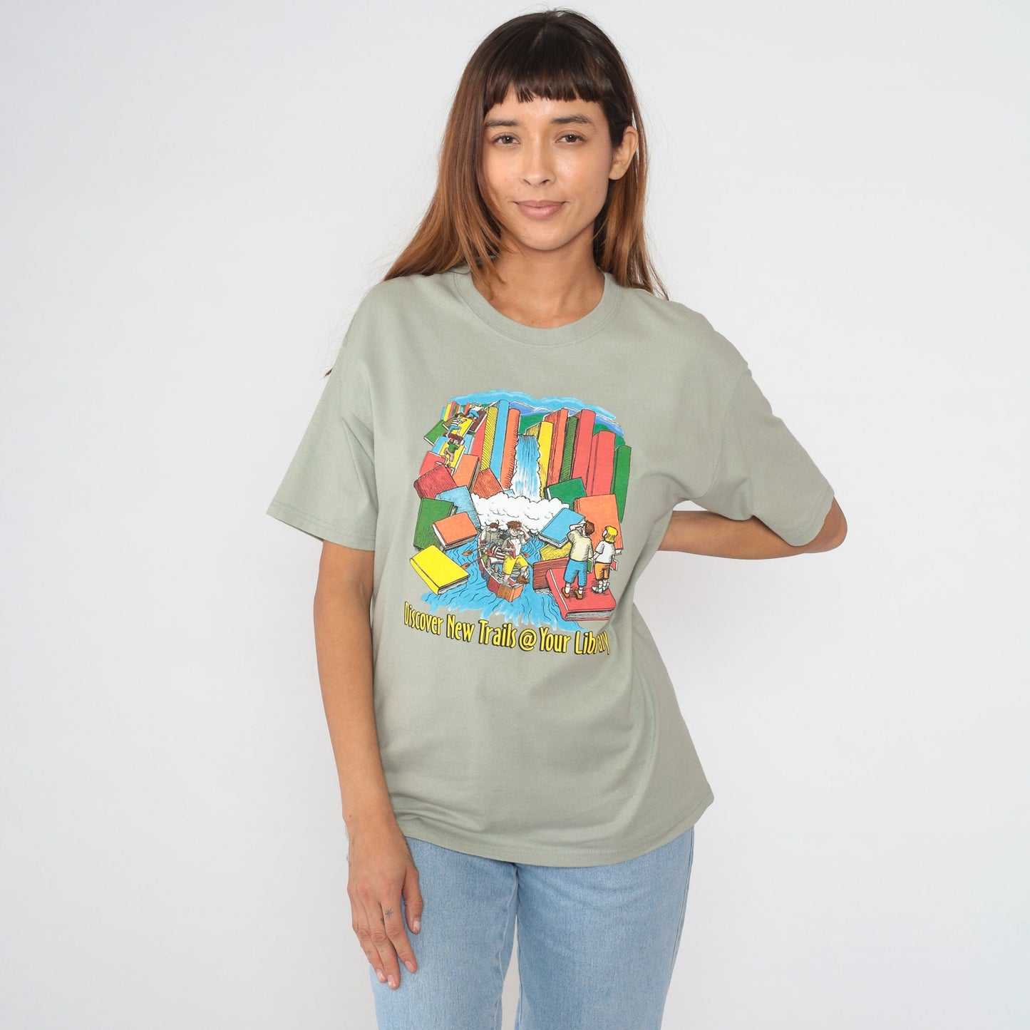 00s Library Graphic T-Shirt Discover New Trails Medium