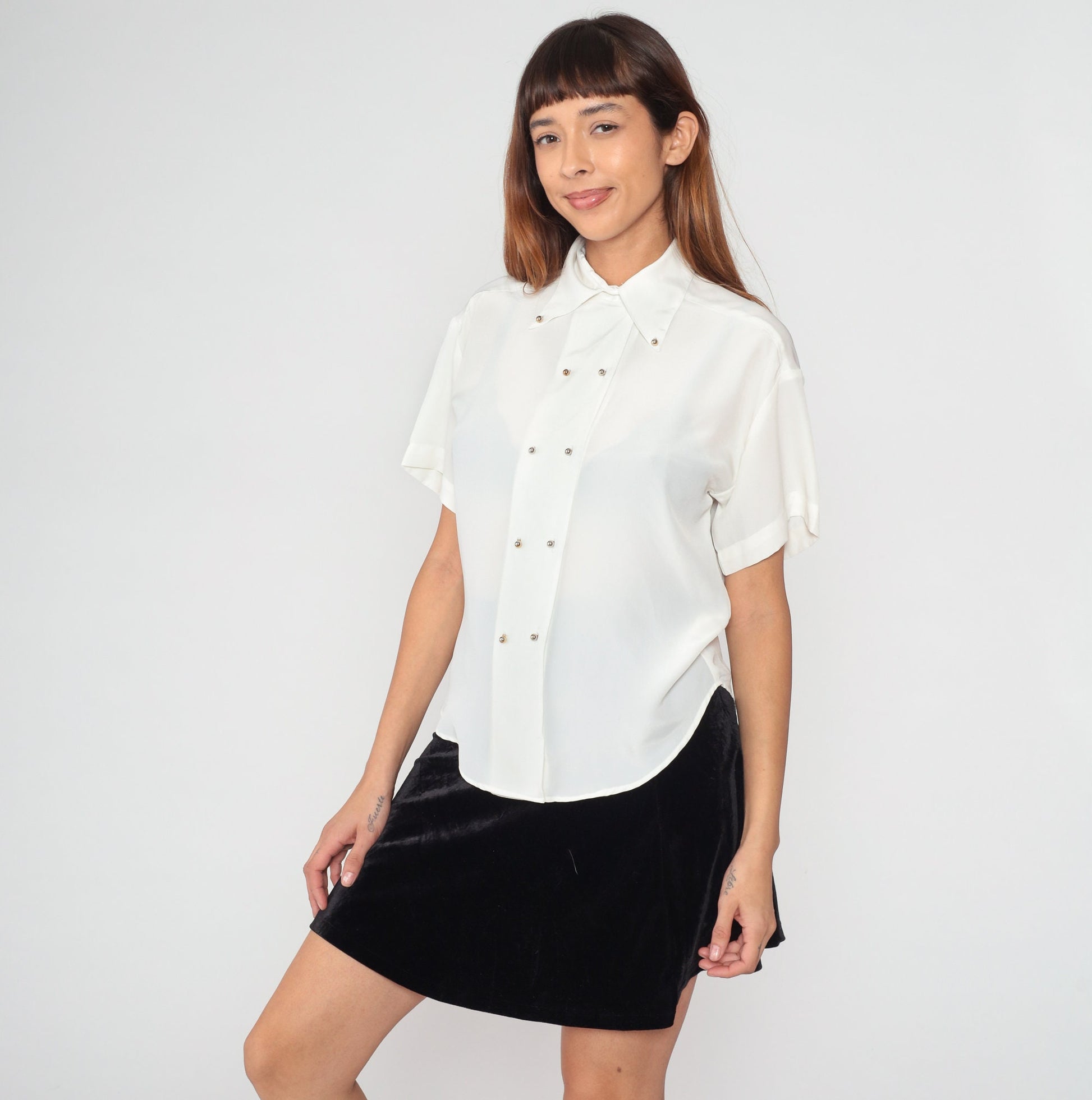 90s Cream Button-Up Blouse Short Sleeve Pointed Collar Silver Buttons Small