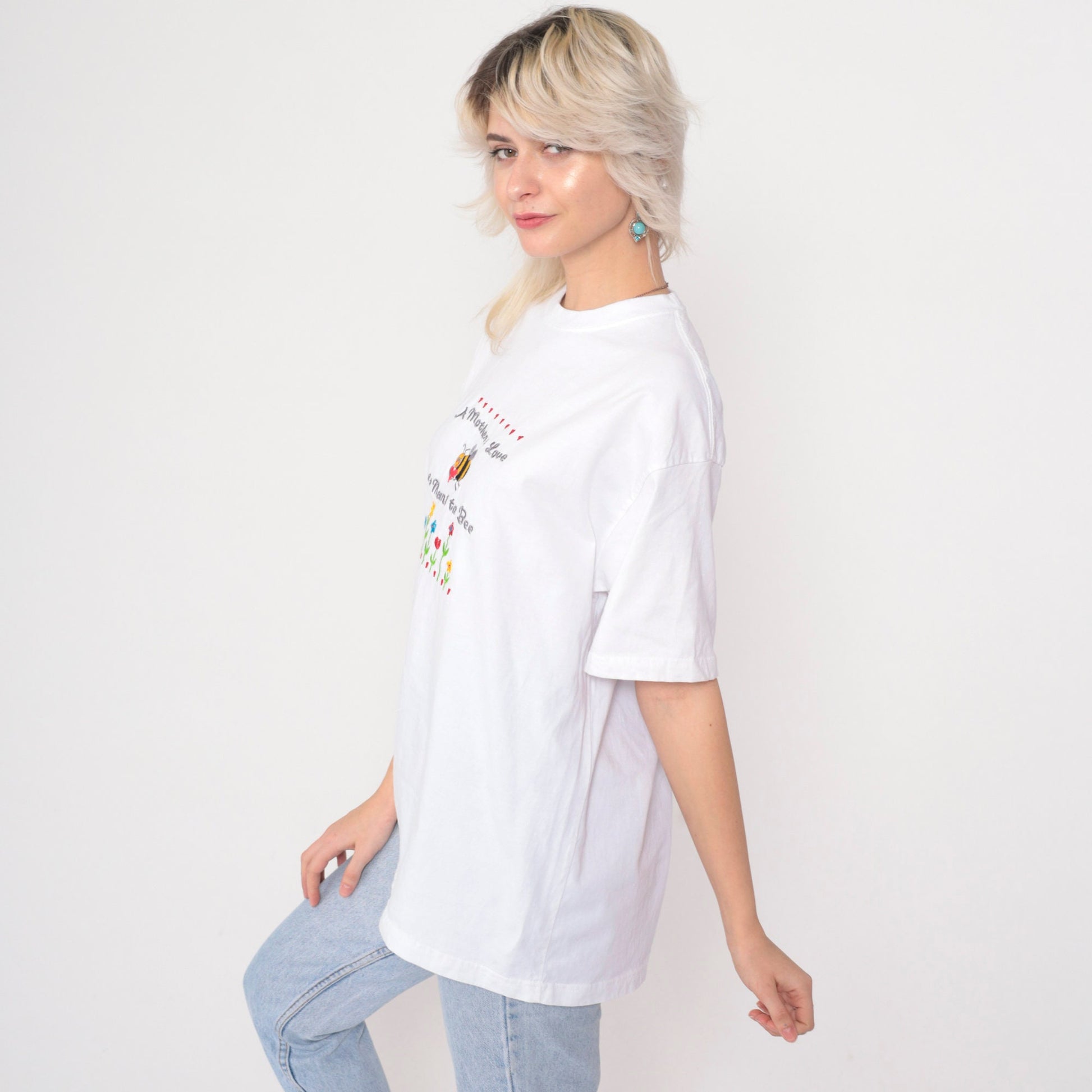 90s A Mother's Love Is Meant To Bee Embroidered Graphic T-Shirt Floral Large