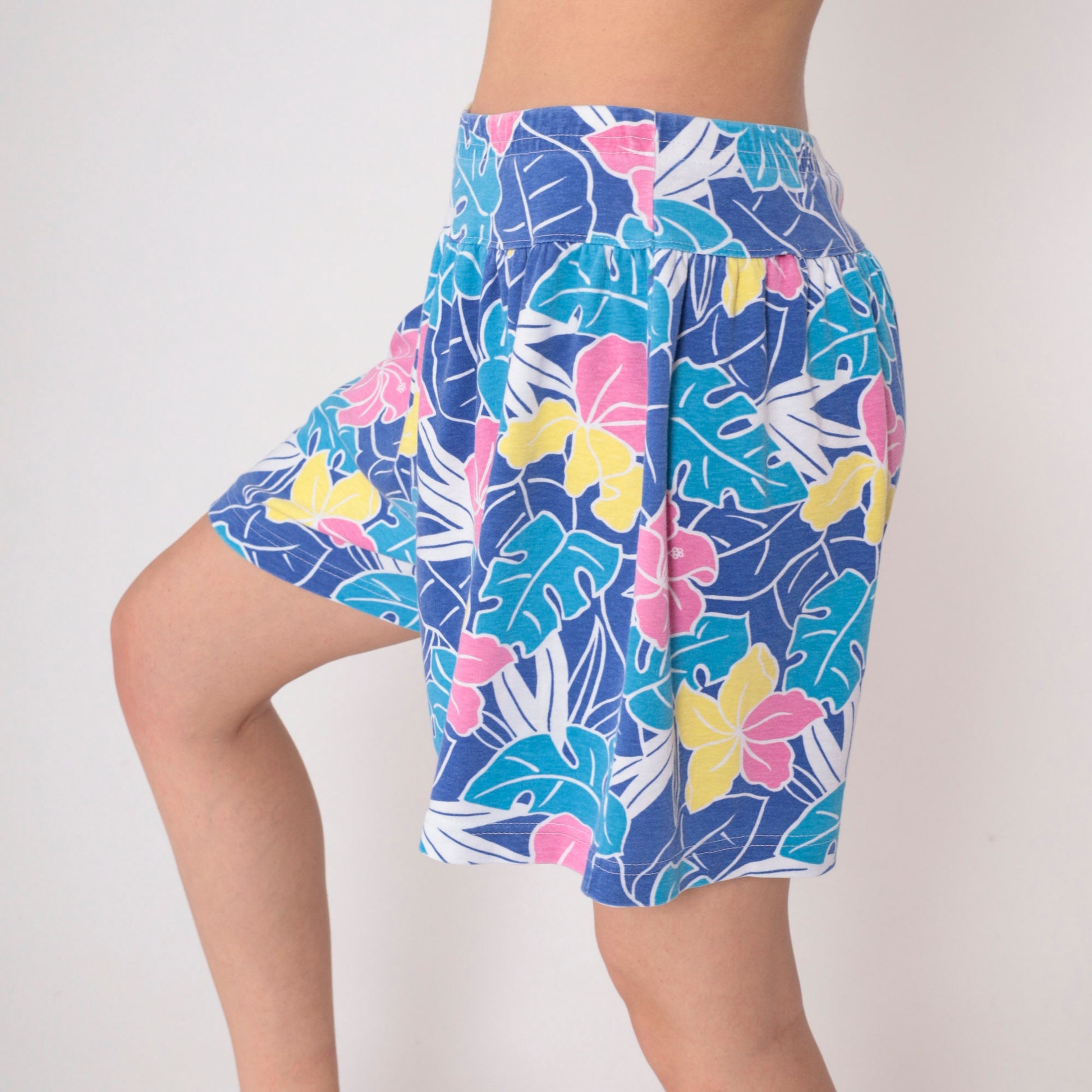 90s Tropical Floral Shorts High Waist Hibiscus Leaf Print Blue Pink Medium