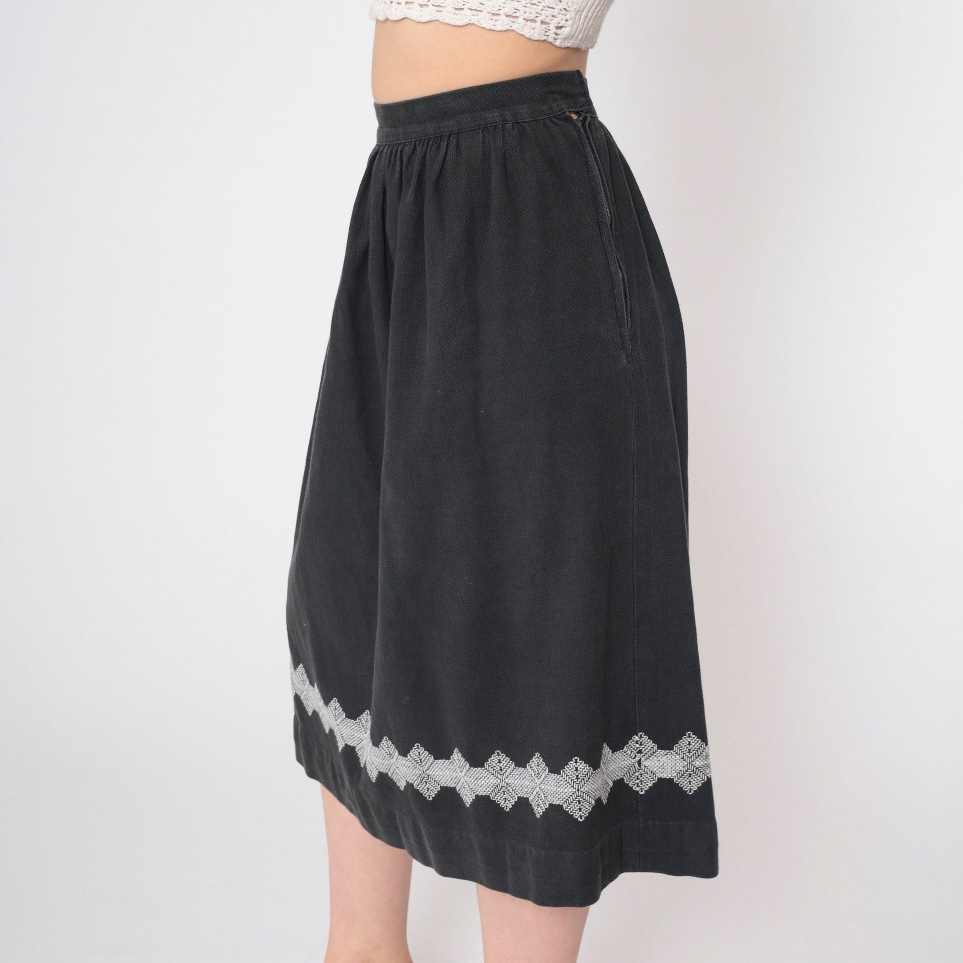 60s Black Midi Skirt White Geometric Embroidered High Waisted Pleated Cotton Extra Small