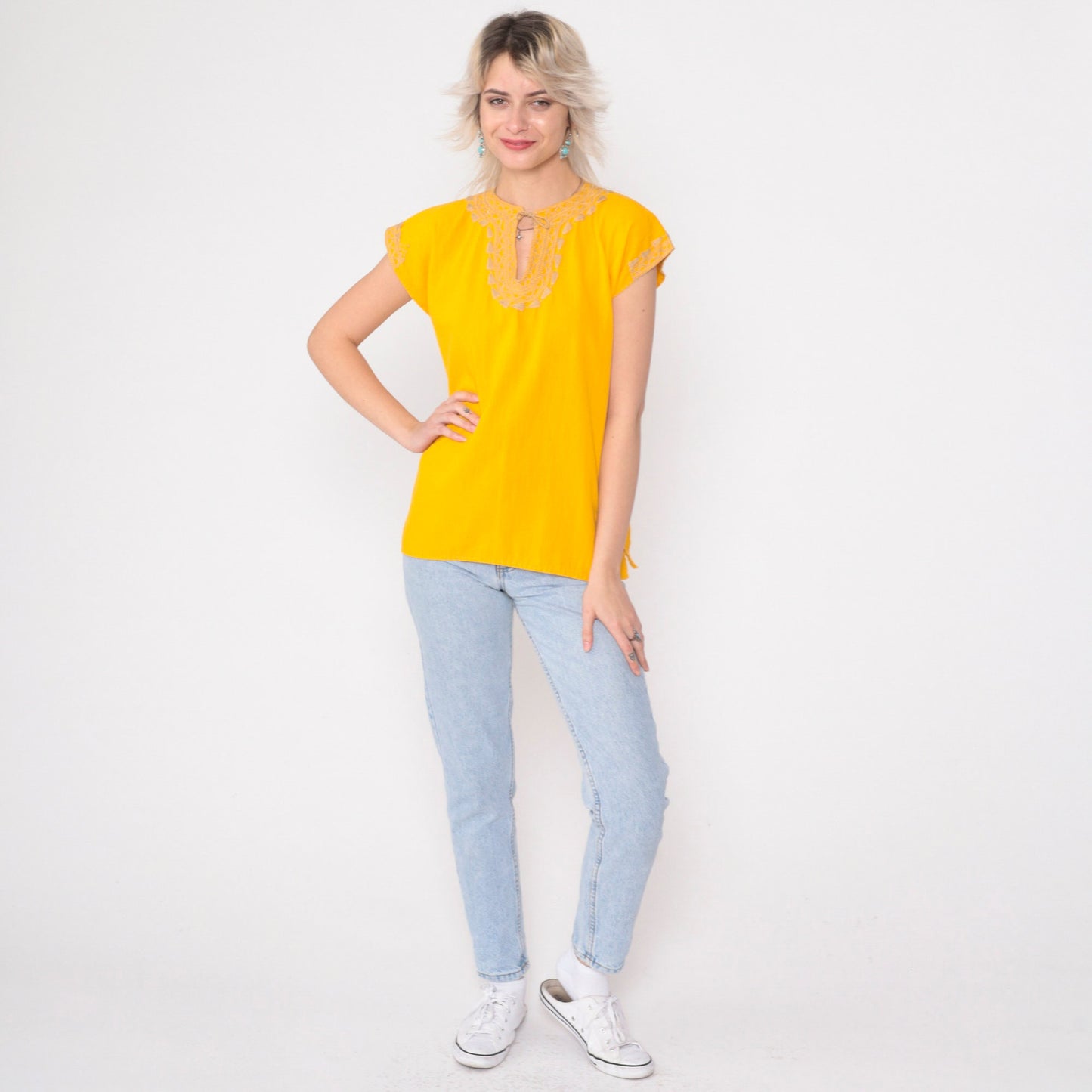90s Embroidered Tunic Top Yellow Keyhole Tie Neck Short Sleeve Small