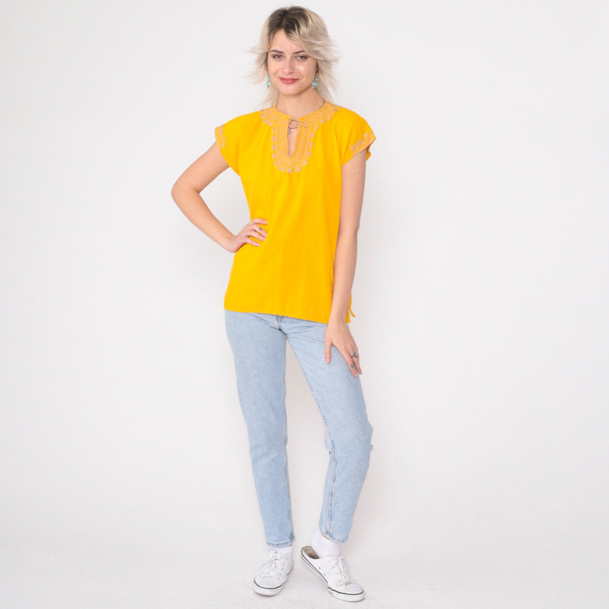 90s Embroidered Tunic Top Yellow Keyhole Tie Neck Short Sleeve Small