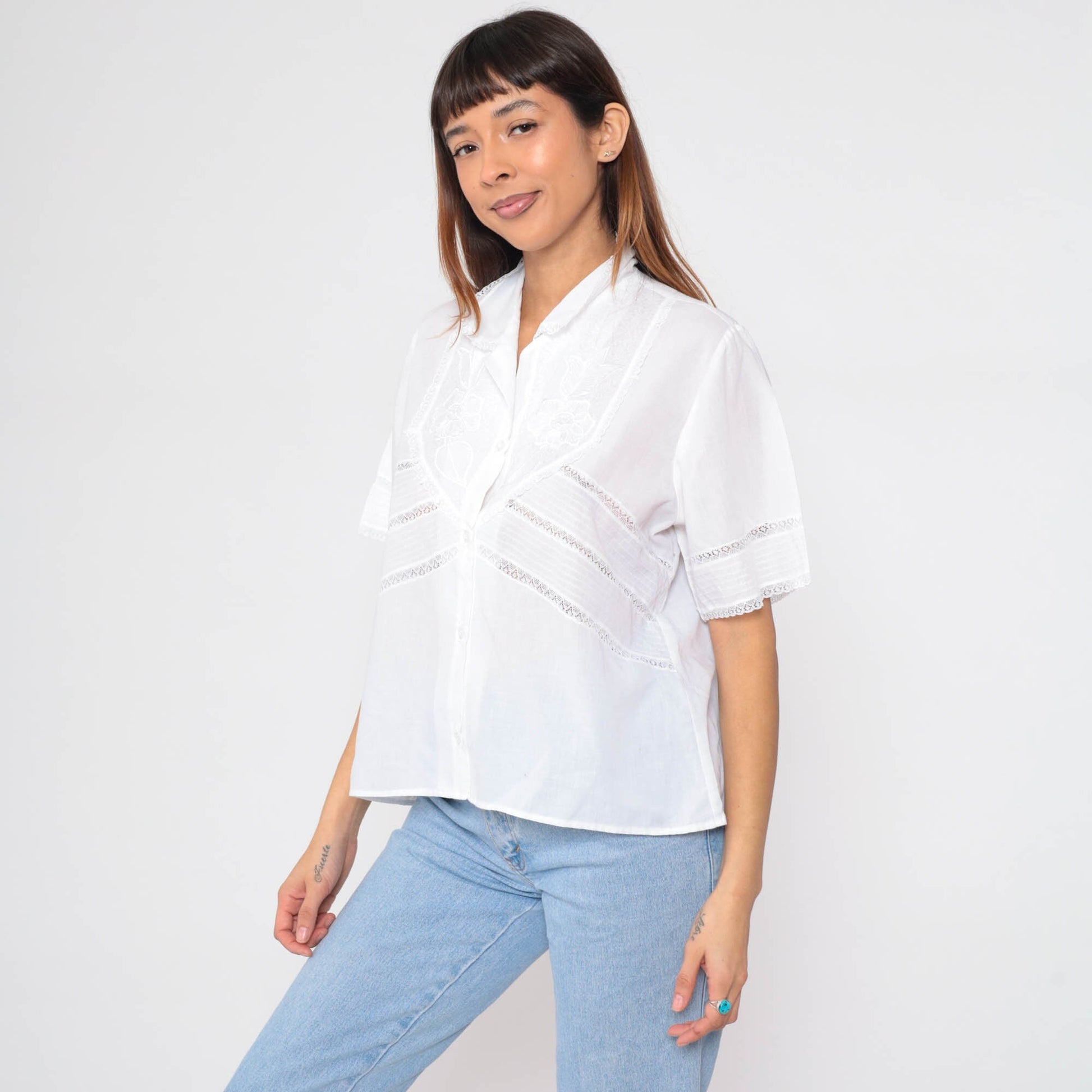 70s Embroidered Floral White Blouse Lace Trim Button-Up Collared Short Sleeve Large L