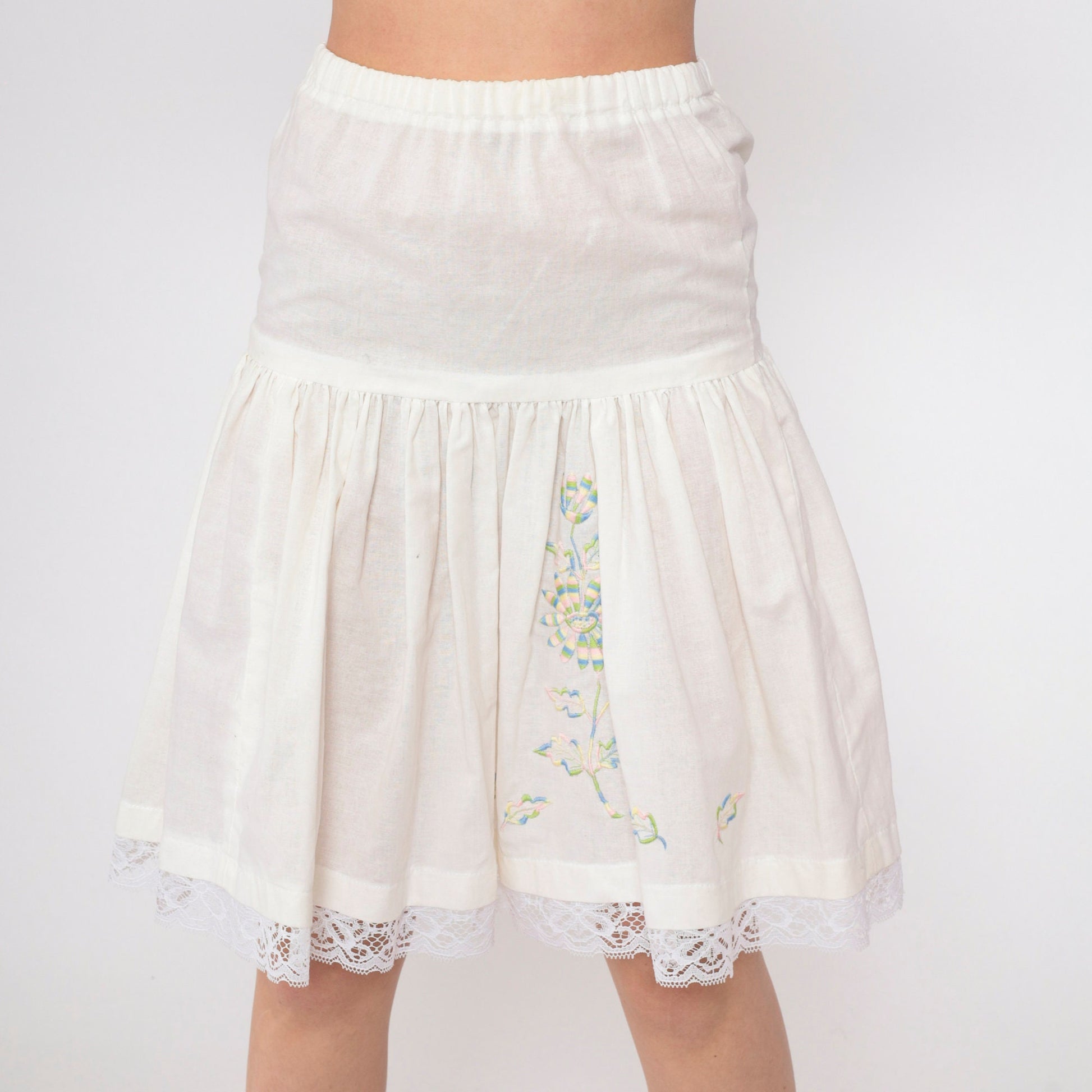70s White Floral Embroidered Slip Skirt Lace Trim Knee Length Extra Small