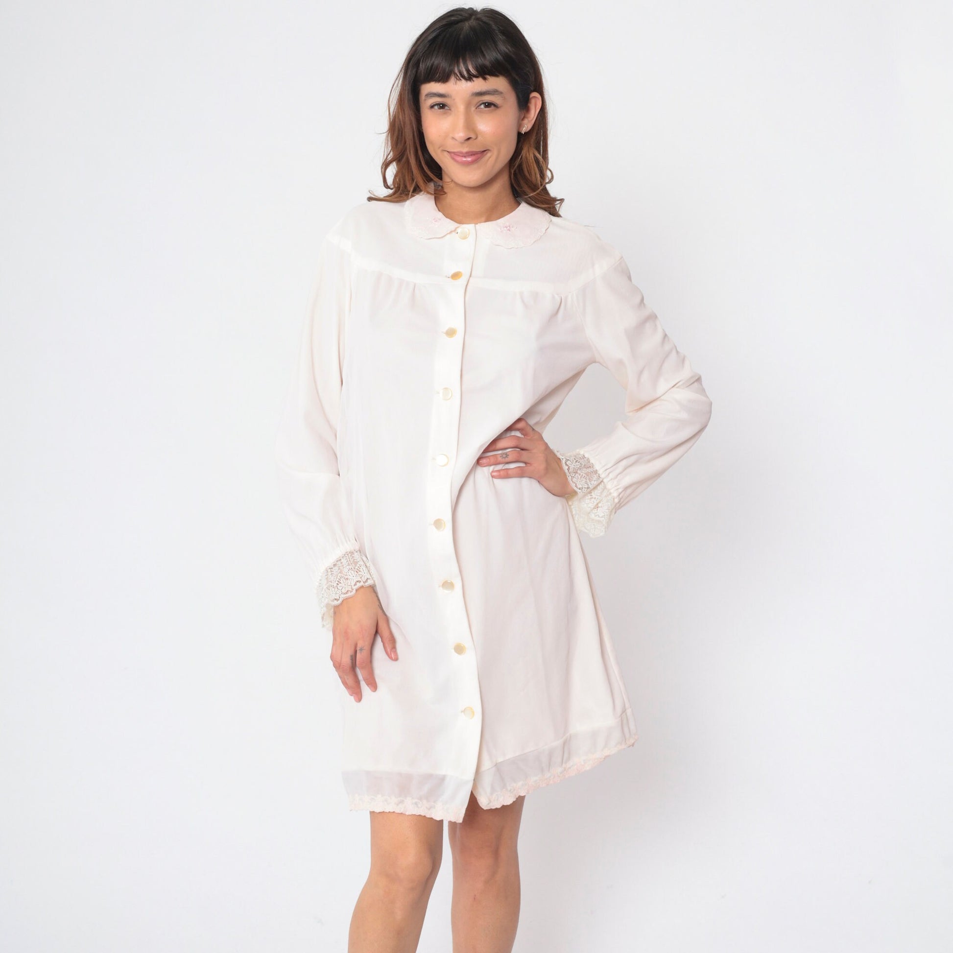 70s Floral Embroidered Nylon Lounge Dress Cream Button-Up Nightie Medium Large