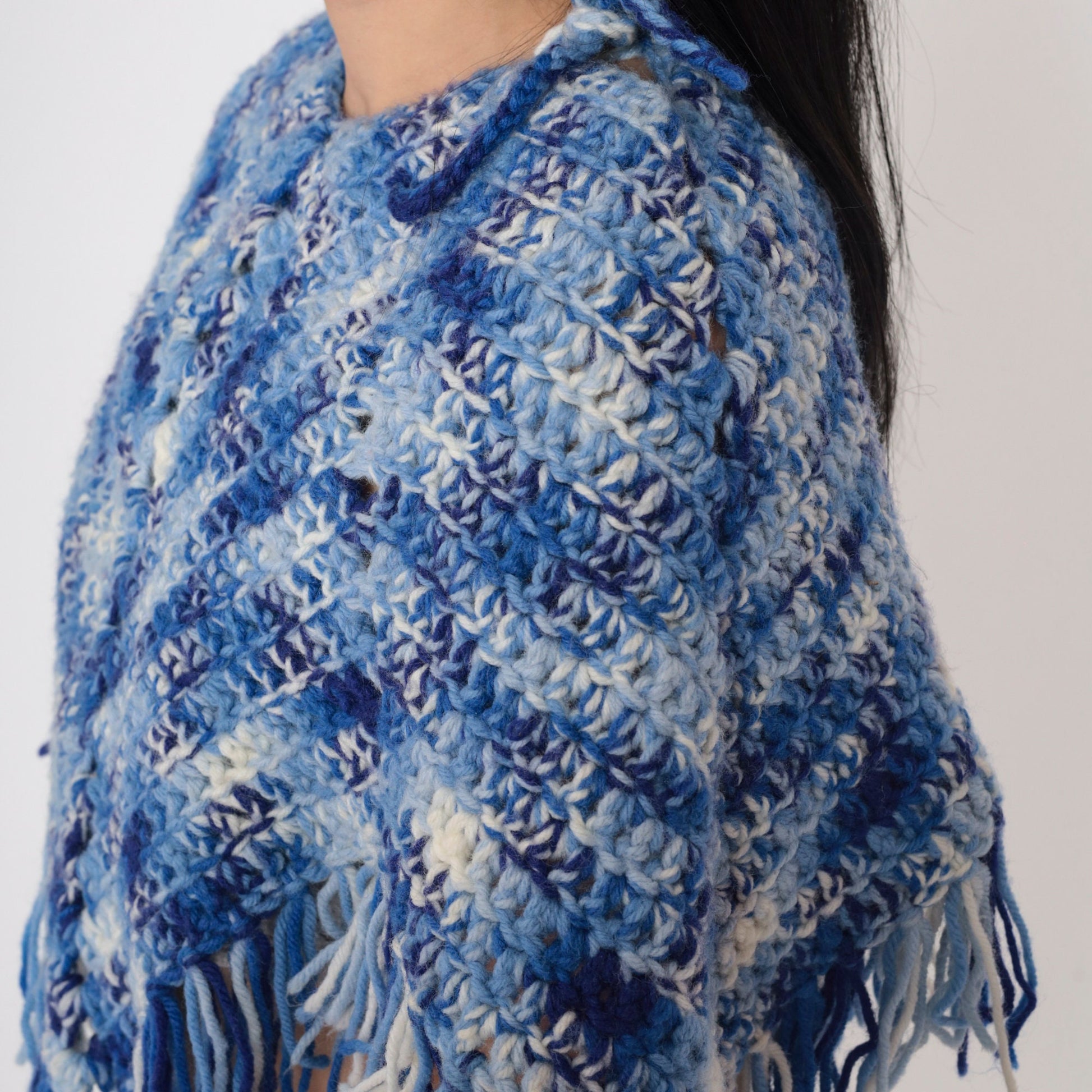 70s Blue White Knit Poncho Fringe Cutout Cropped Cape Extra Small XS