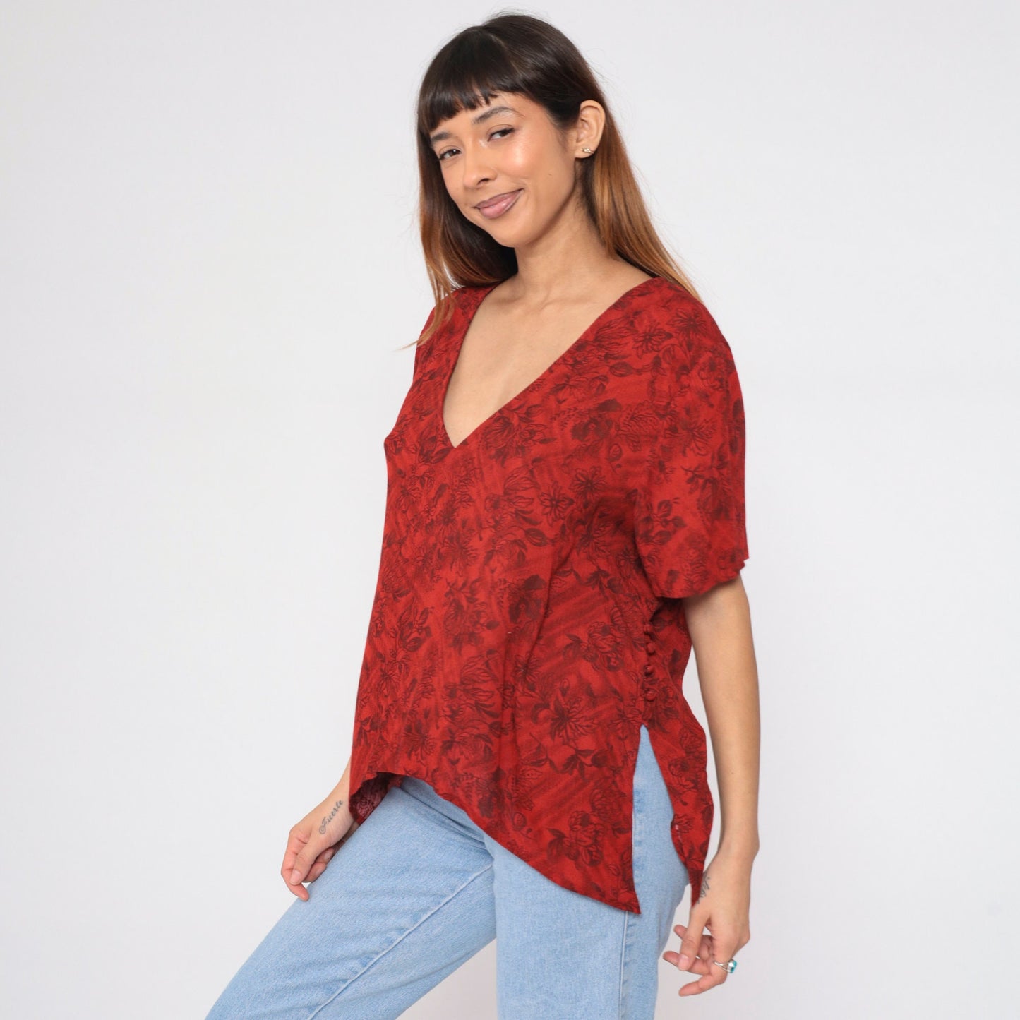 90s Karin Stevens Red Floral V-Neck Blouse Sharkbite Hem Short Sleeve Large
