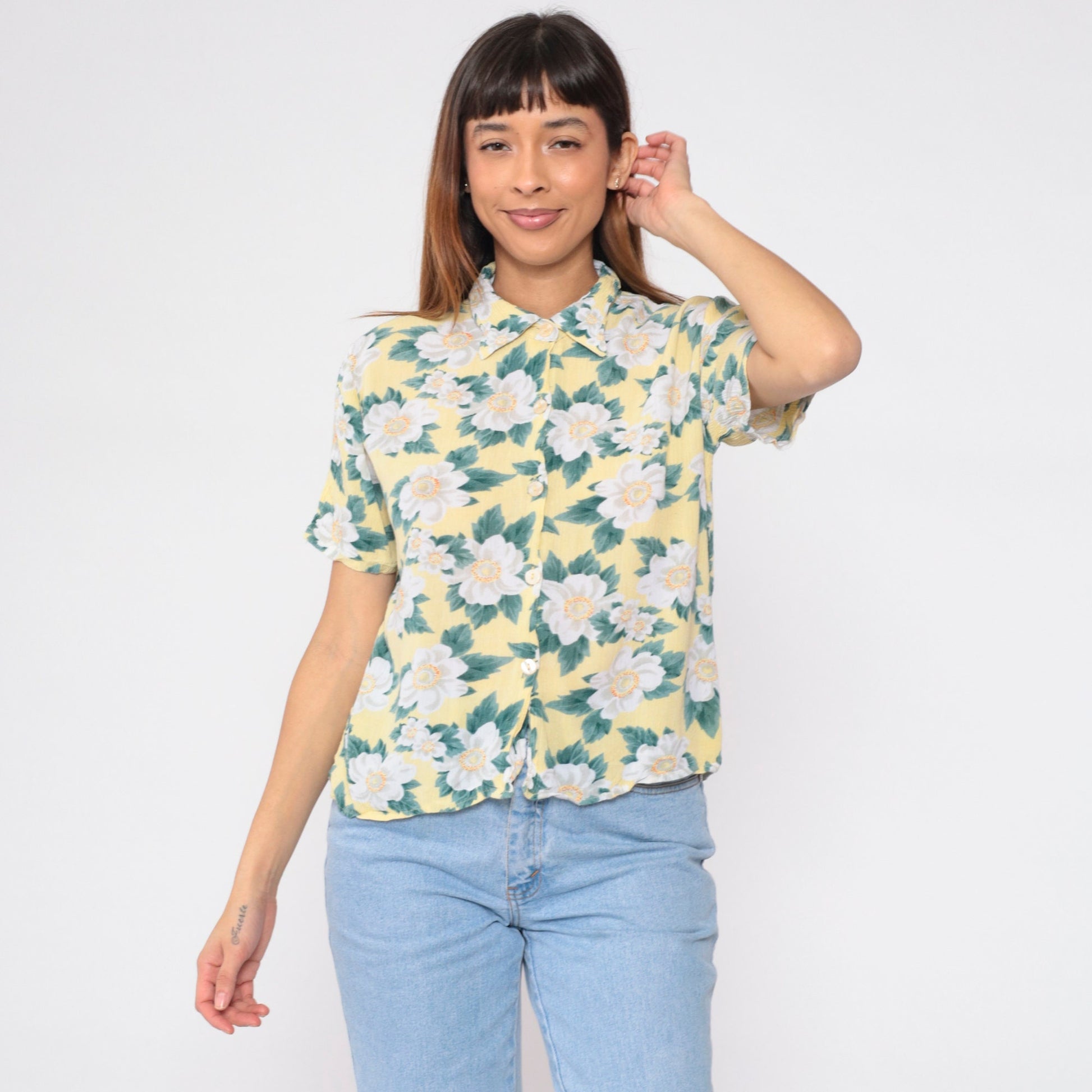 90s Yellow Floral Button-Up Blouse Short Sleeve Collared Shirt Medium M