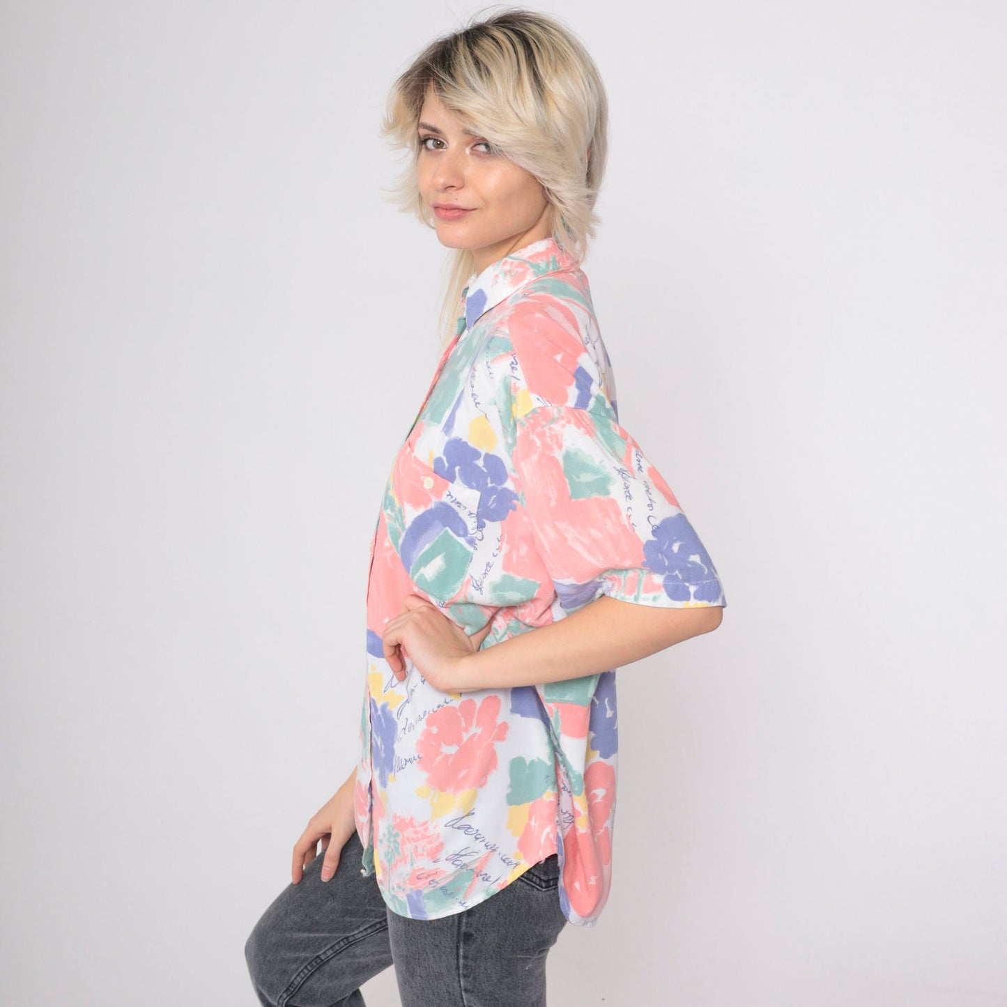 90s Floral Cursive Writing Button Up Blouse Rayon Short Sleeve Medium