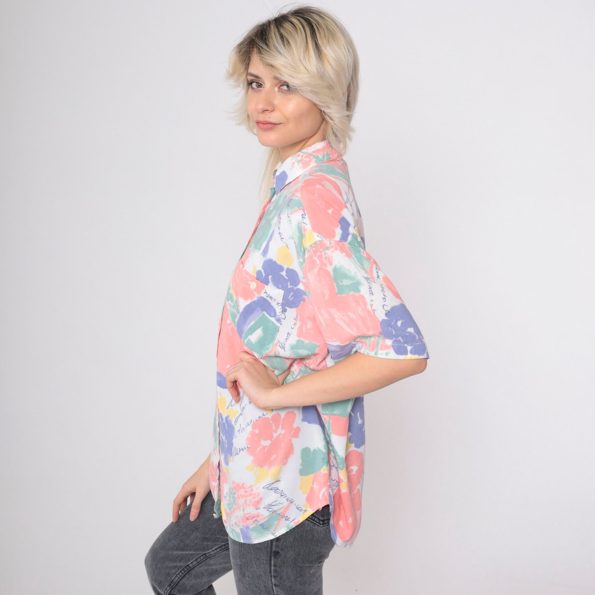 90s Floral Cursive Writing Button Up Blouse Rayon Short Sleeve Medium