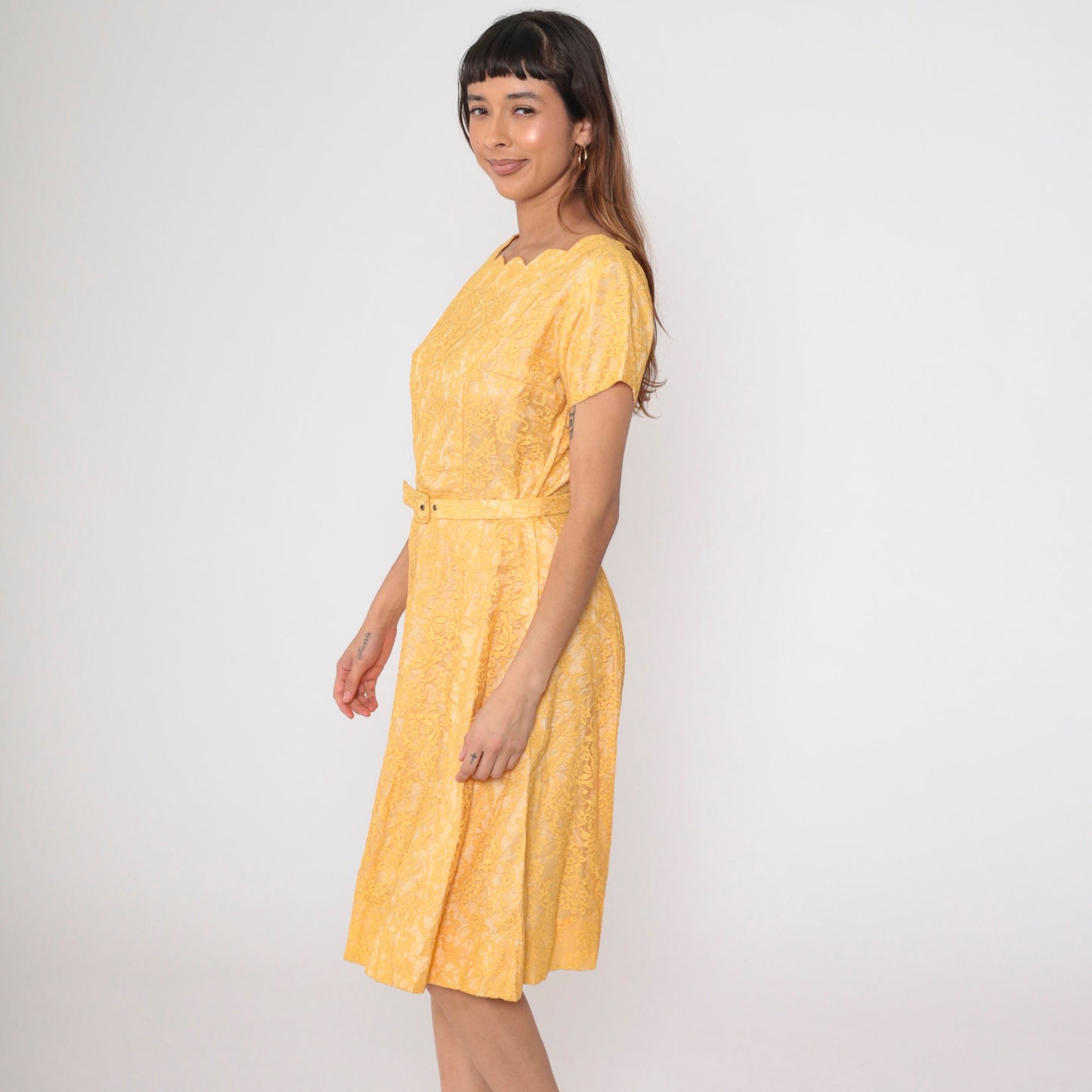 1960s Lace Cocktail Dress Scalloped Neckline High Waist Midi Yellow-Orange Medium 8