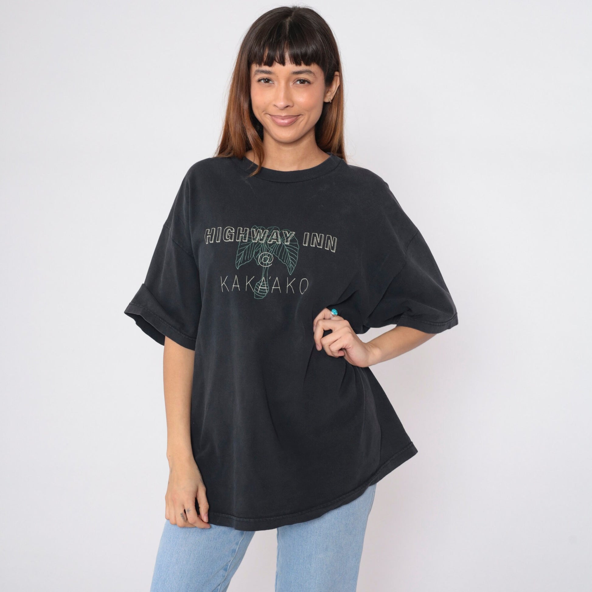 Y2K Highway Inn Kaka'ako Honolulu Graphic T-Shirt Black Tourist Tee Extra Large XL