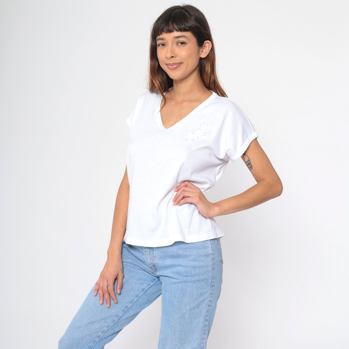 80s Allana of New York Floral Embroidered T-Shirt White Cap Sleeve V-Neck Large
