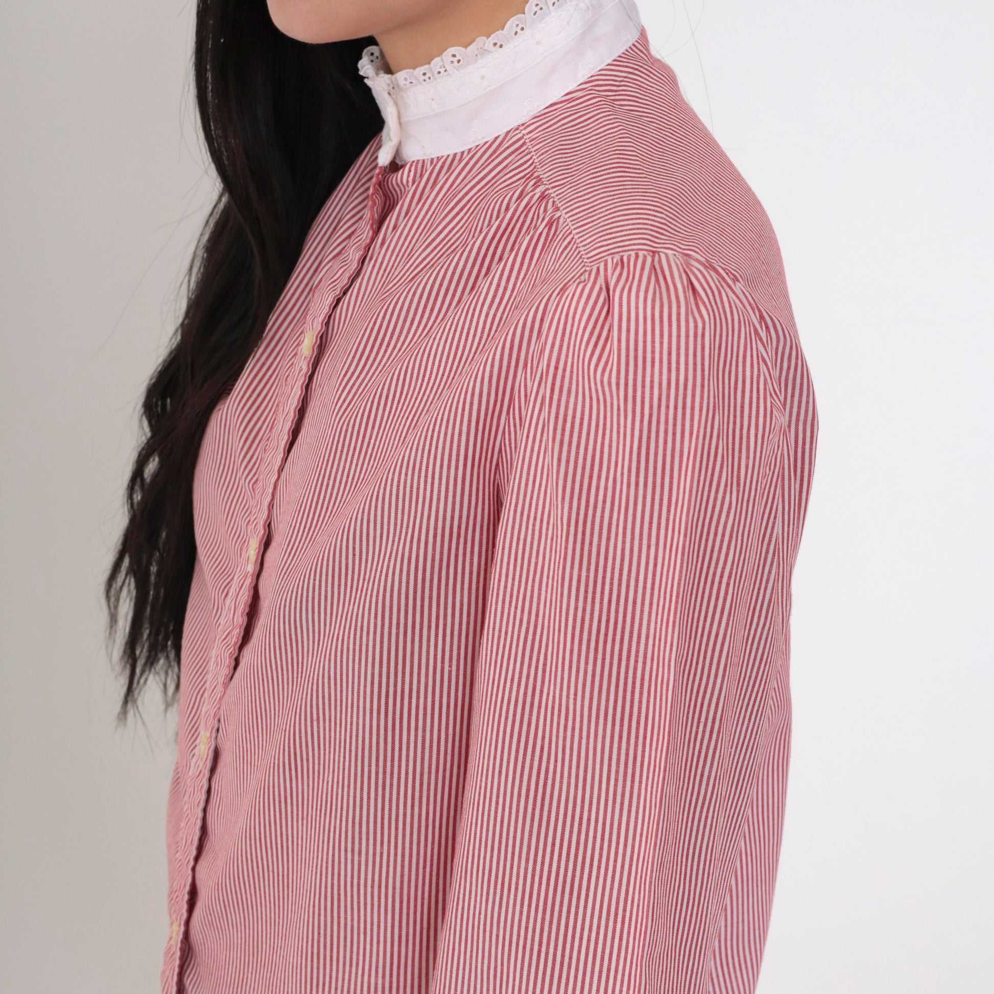 80s The Villager Pinstripe Blouse Puff Sleeve Red White Eyelet Ruffled Neck Small
