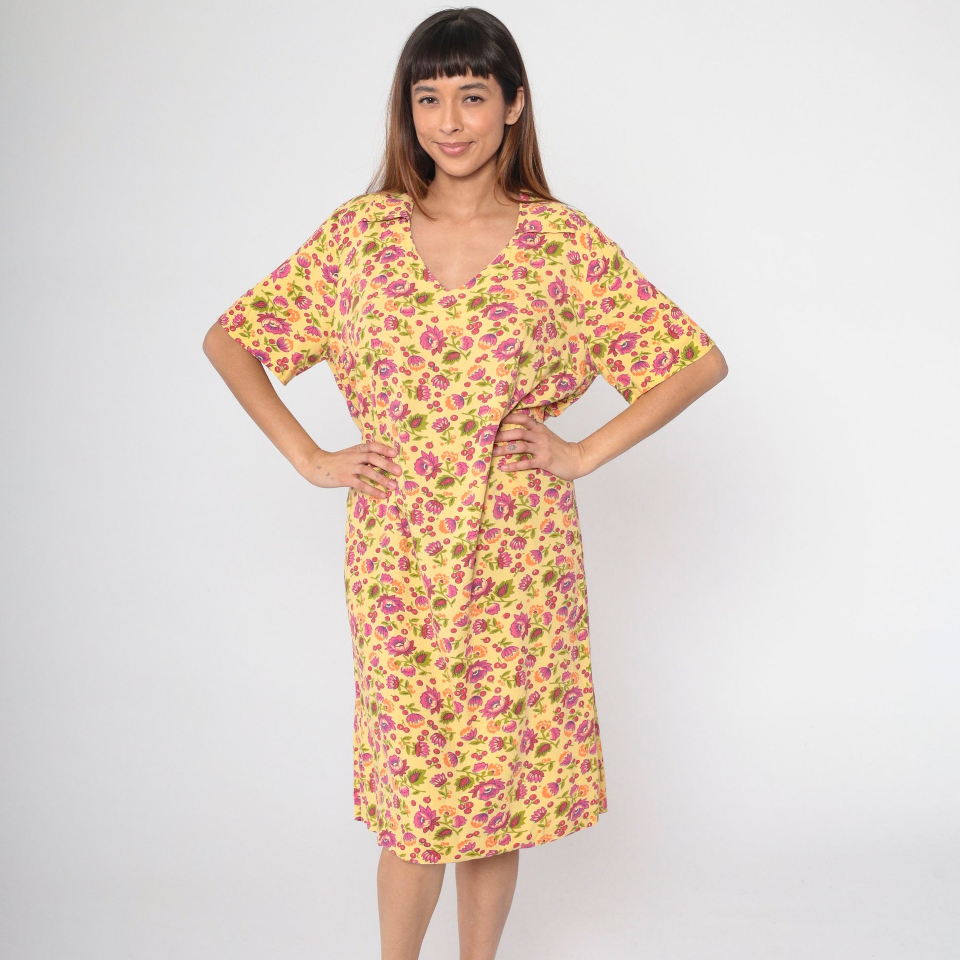 70s Yellow Floral Shift Dress Berry Print Collar V-Neck Knee Length Medium Large