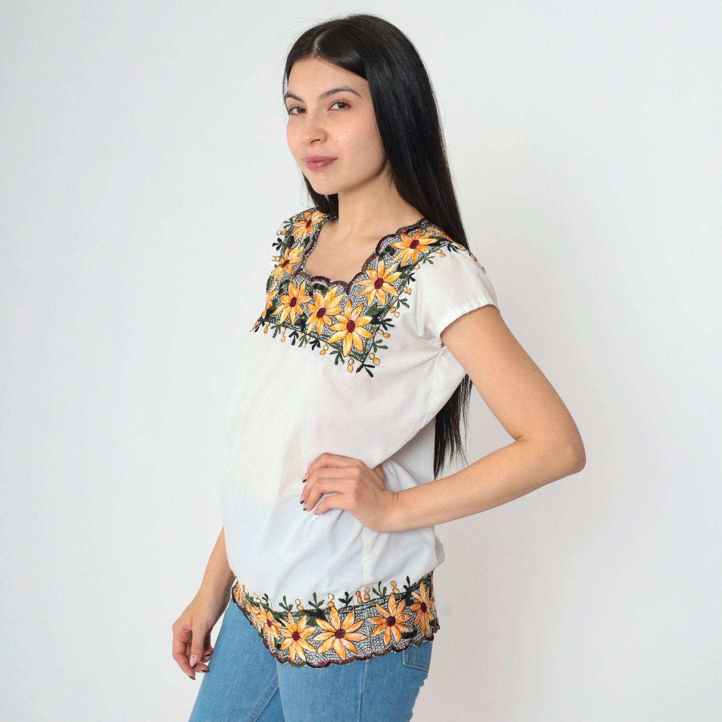 90s White Floral Embroidered Blouse Scalloped Edges Short Sleeve Small