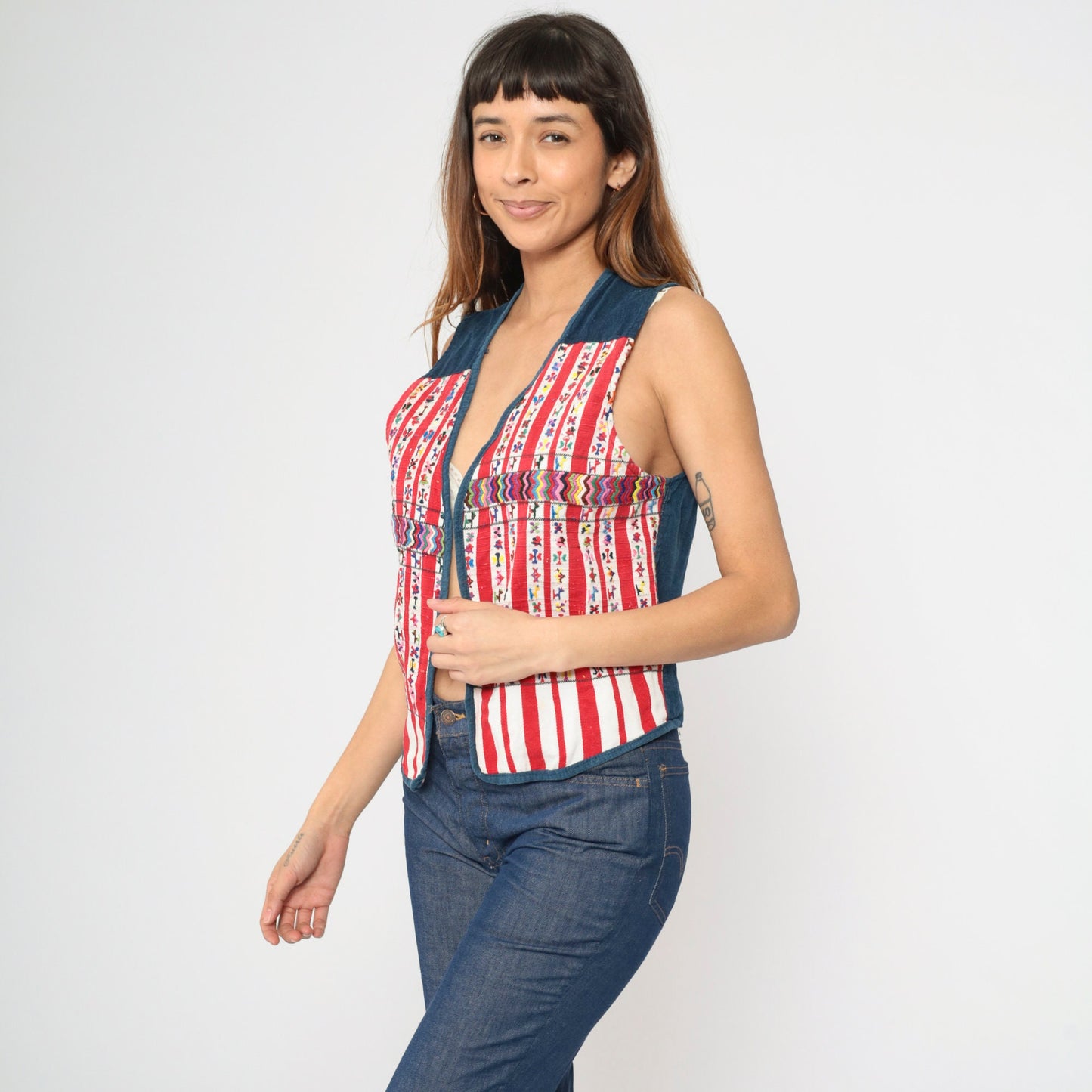80s Guatemalan Embroidered Vest Red White Striped Animal Pattern Small