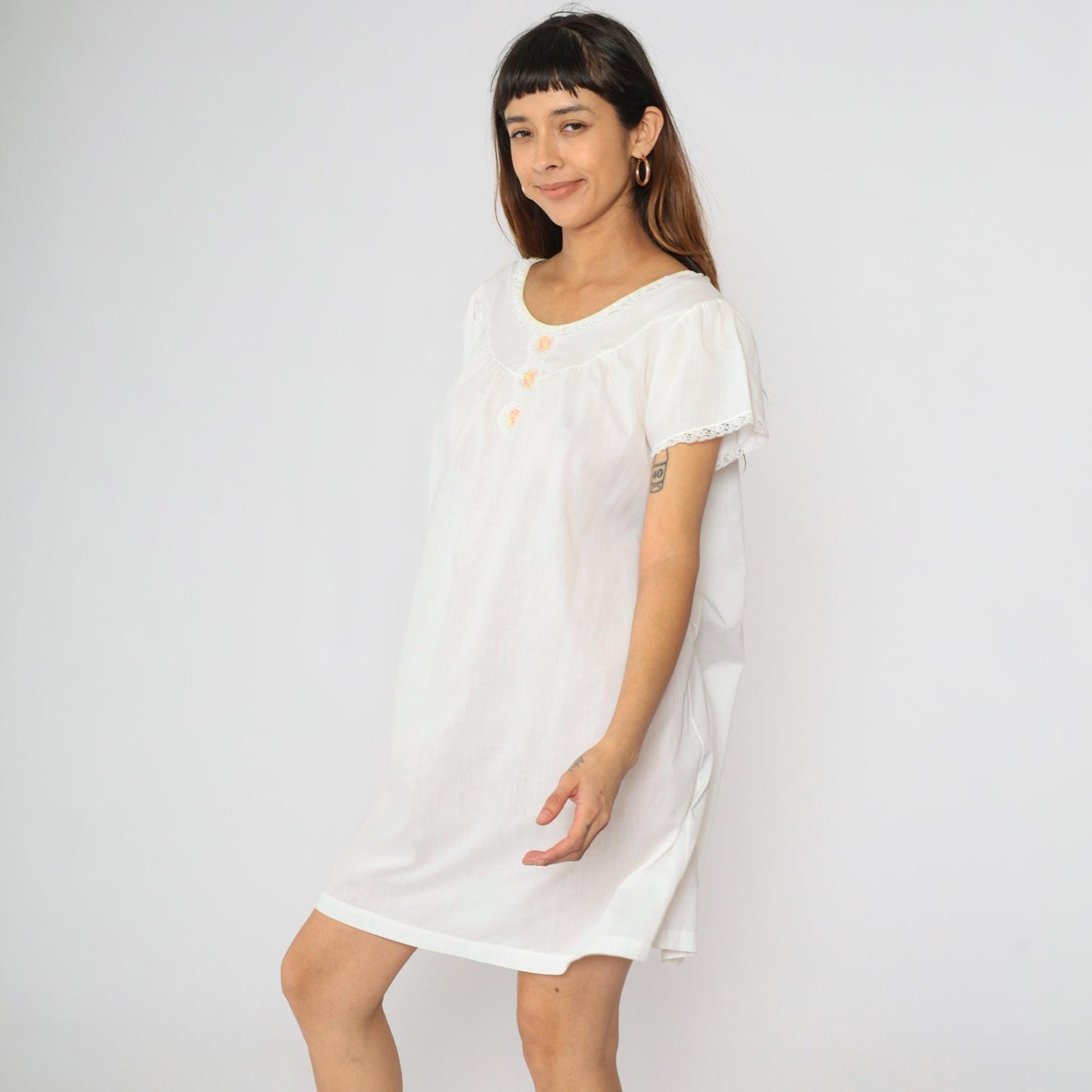 70s Lorraine White Floral Embroidered Nightgown Puff Sleeve Lace Trim Medium