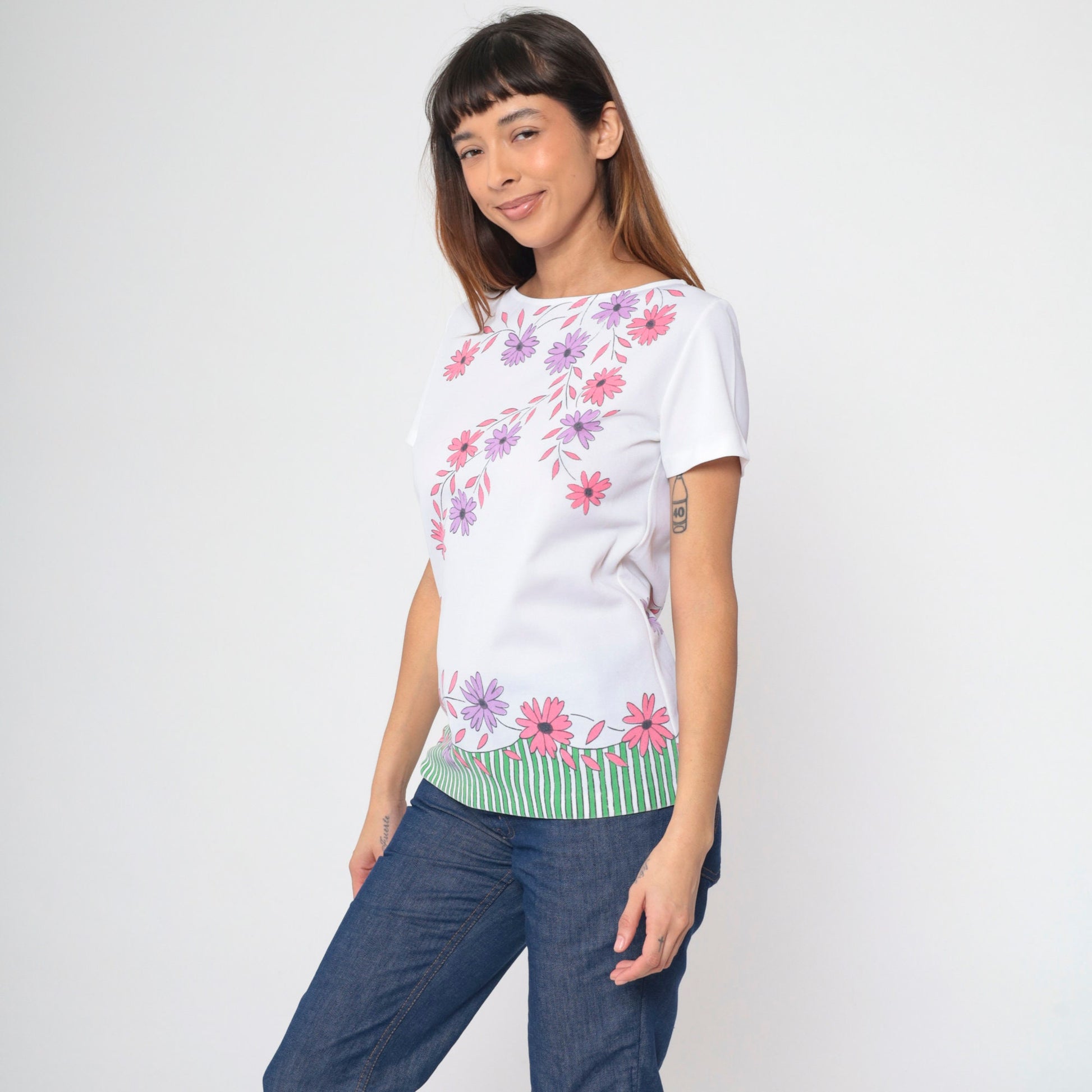 70s Floral Print Blouse White Pink Purple Short Sleeve Rear Zipper Small