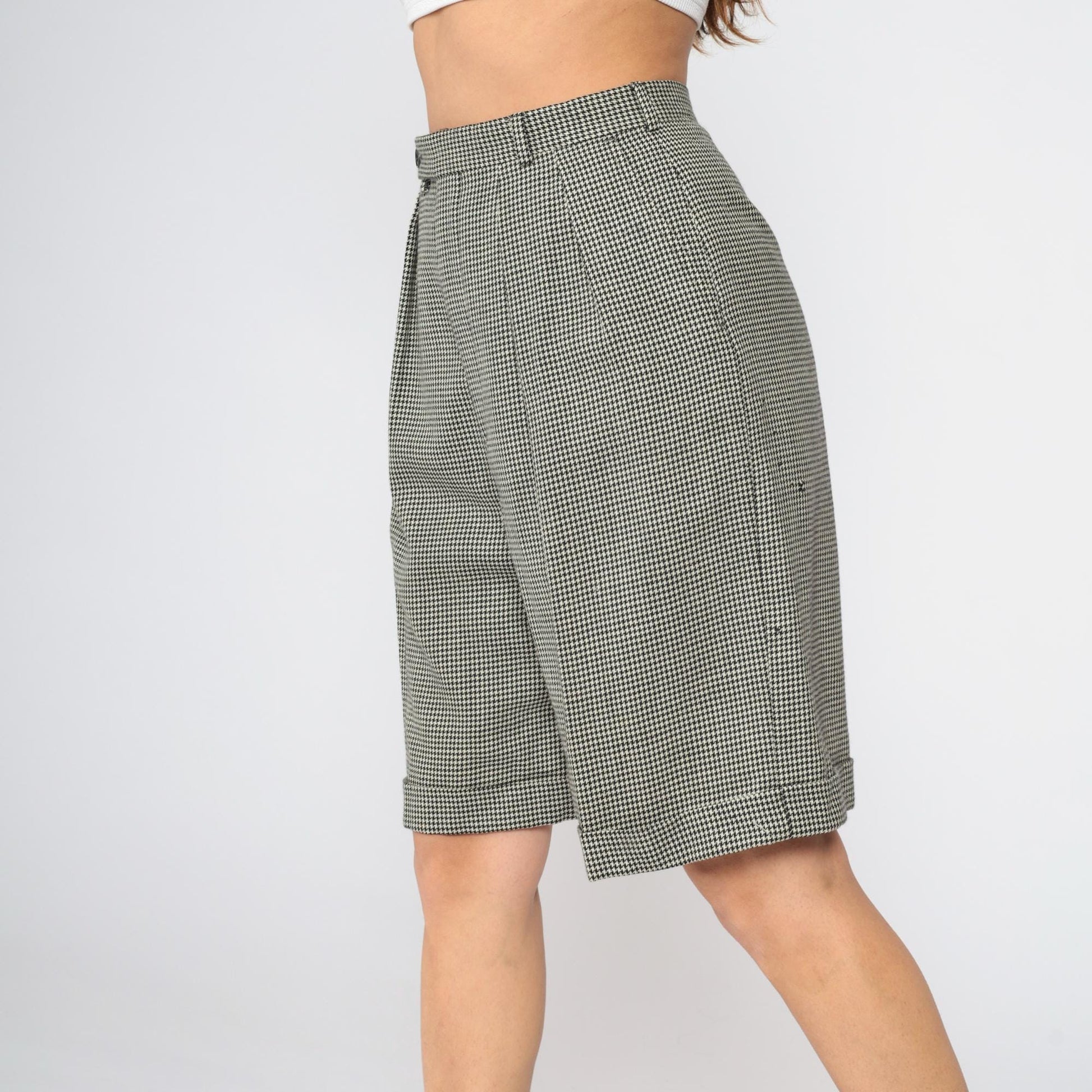 90s Houndstooth Pleated Bermuda Shorts Black White High Waist Cuffed Medium
