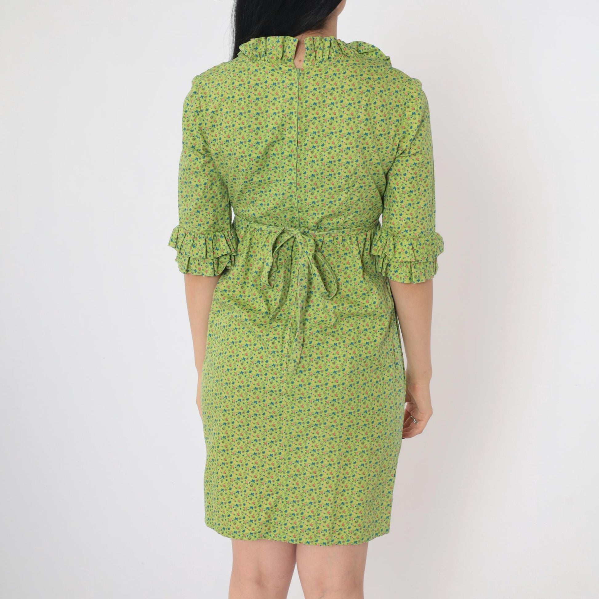 60s Mod Green Floral Calico Mini Shift Dress Empire Waist Ruffle Neckline Extra Small