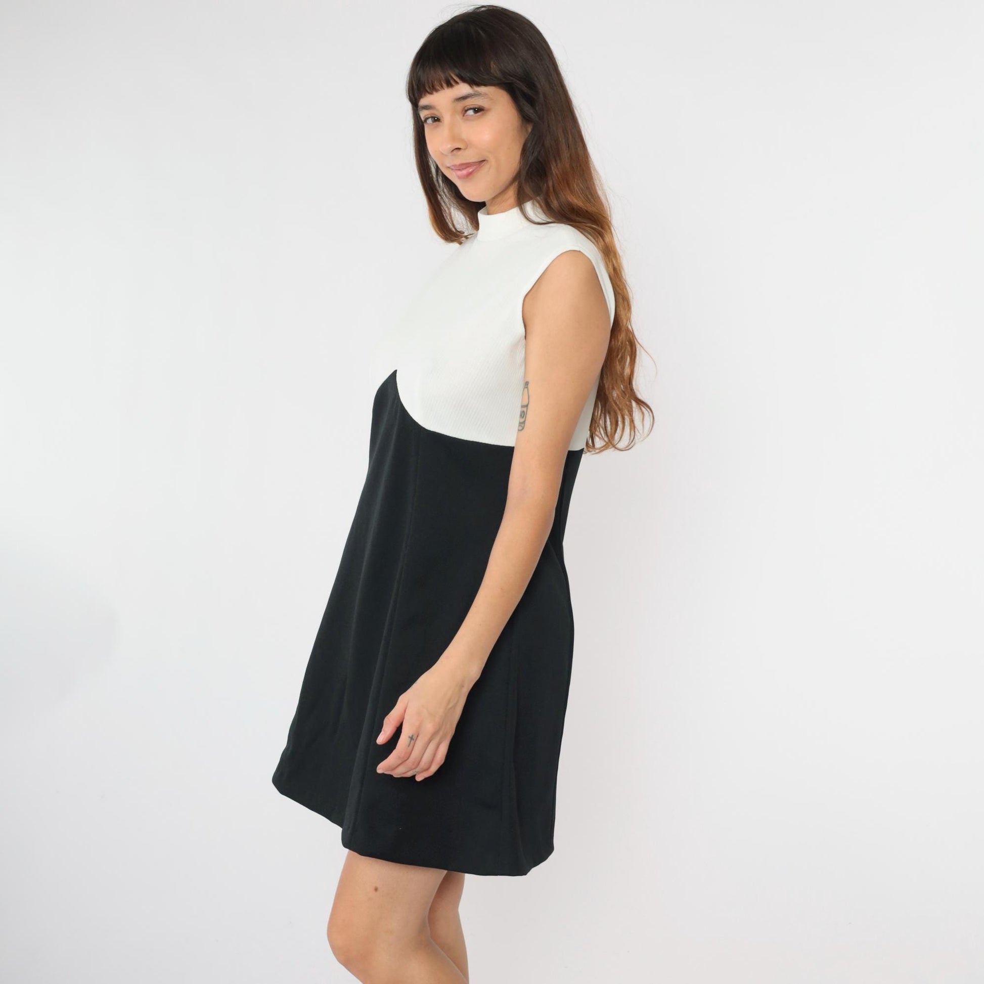 70s Color Block Minidress Black White Mock Neck Empire Waist Sleeveless Medium