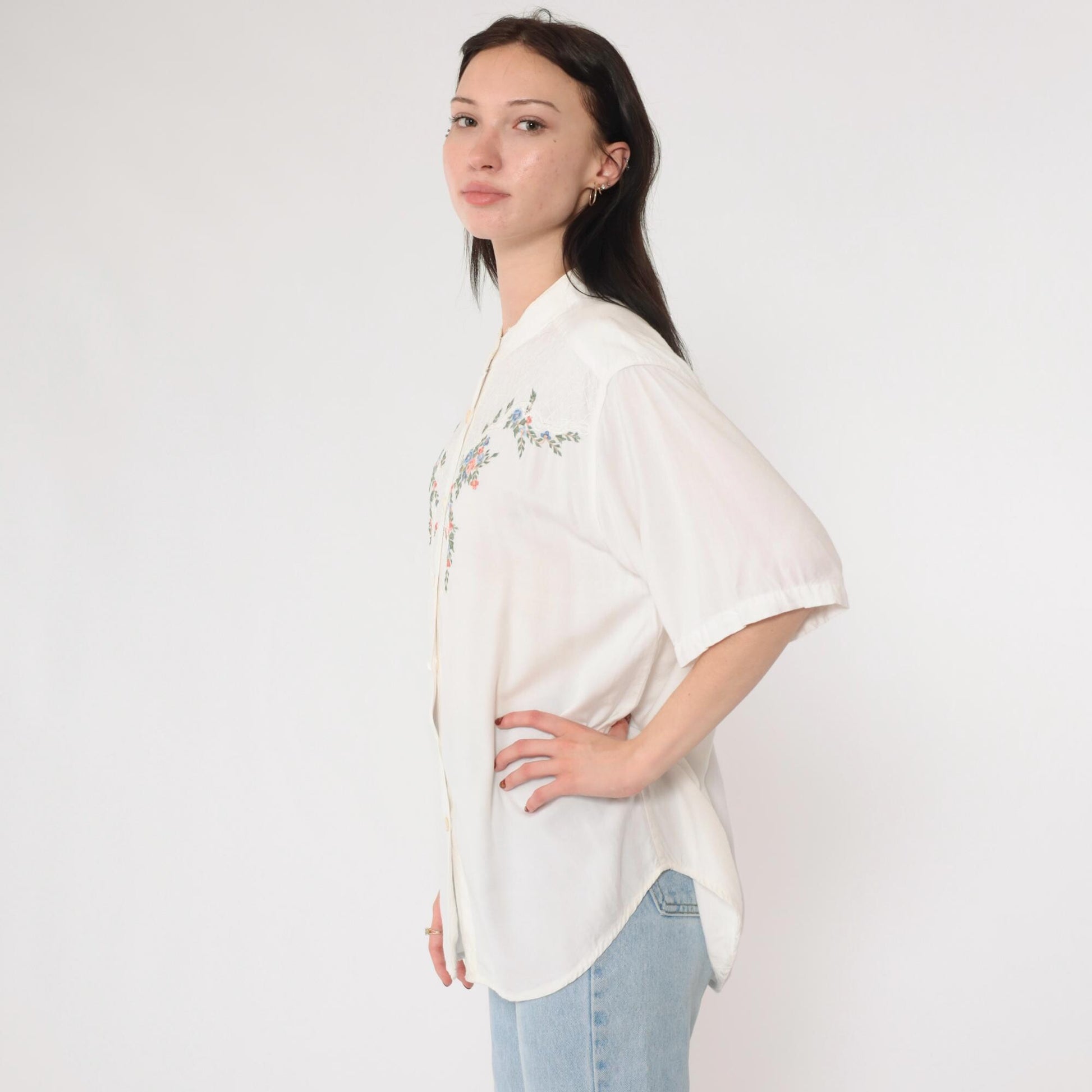 90s Garbo Floral Embroidered White Rayon Blouse Mandarin Collar Medium