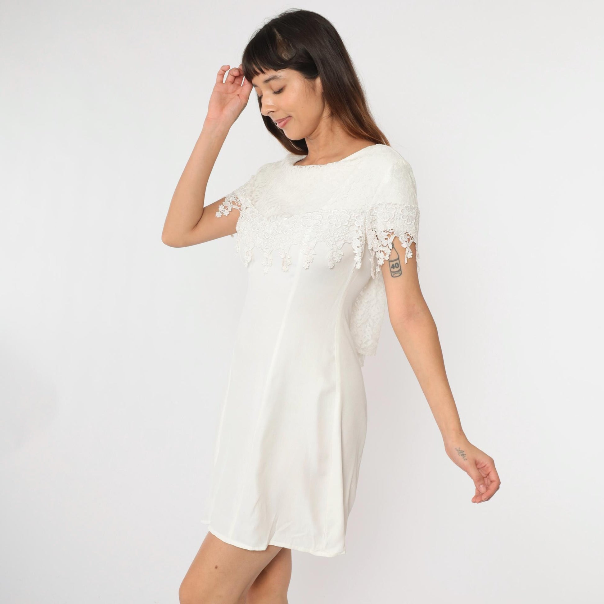90s White Lace Mini Dress Floral Short Sleeve Bow Back Train Small