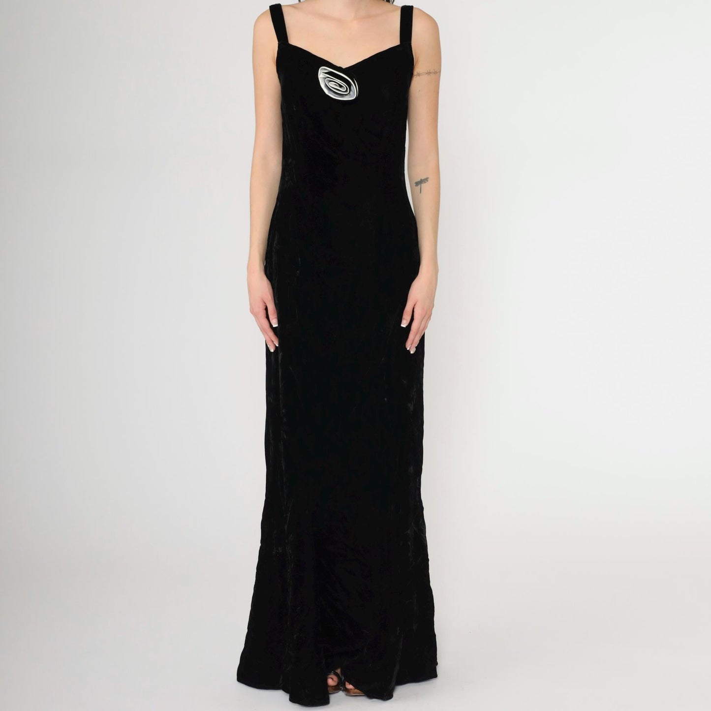 90s Black Velvet Maxi Dress Rosette Sweetheart Neckline Sleeveless Small