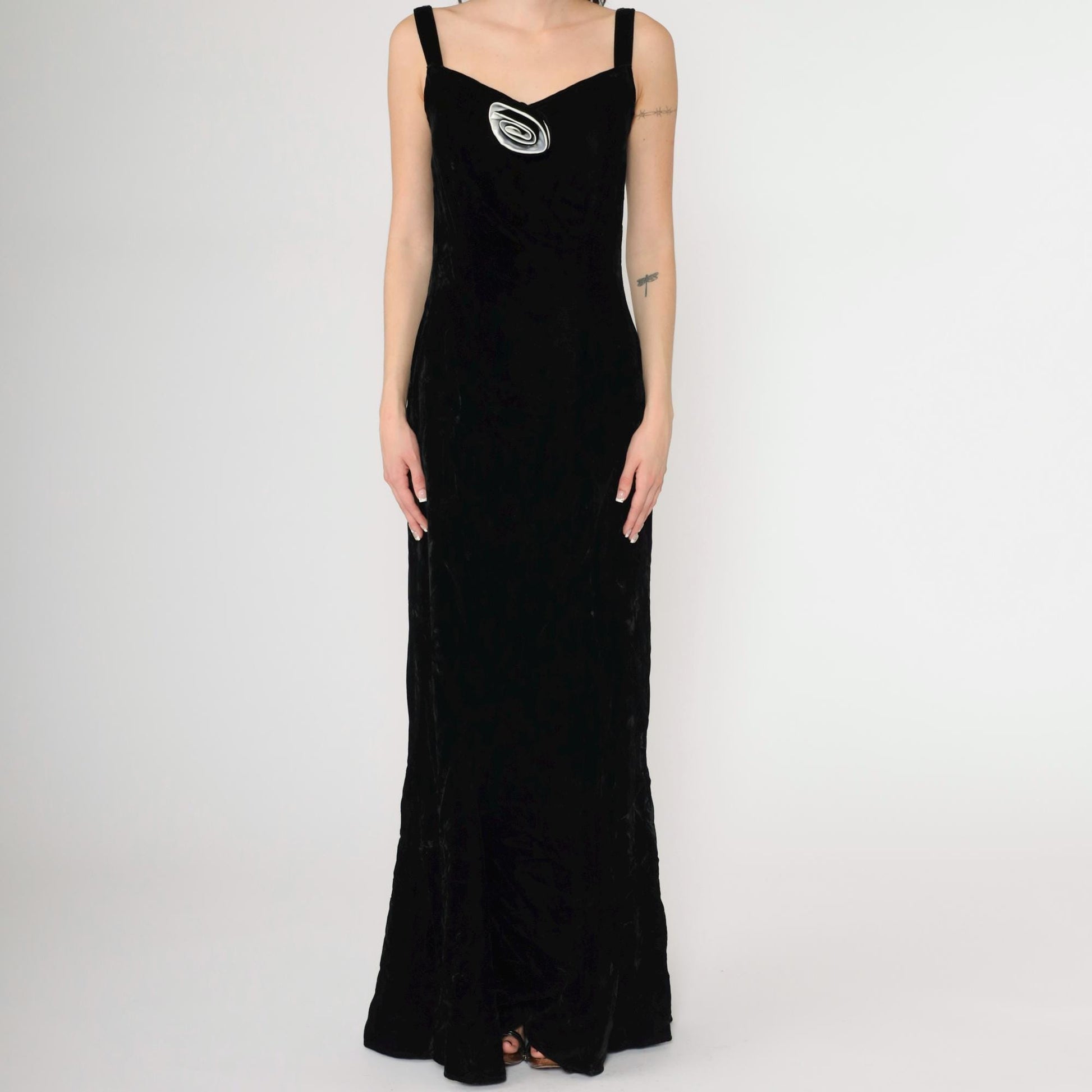 90s Black Velvet Maxi Dress Rosette Sweetheart Neckline Sleeveless Small
