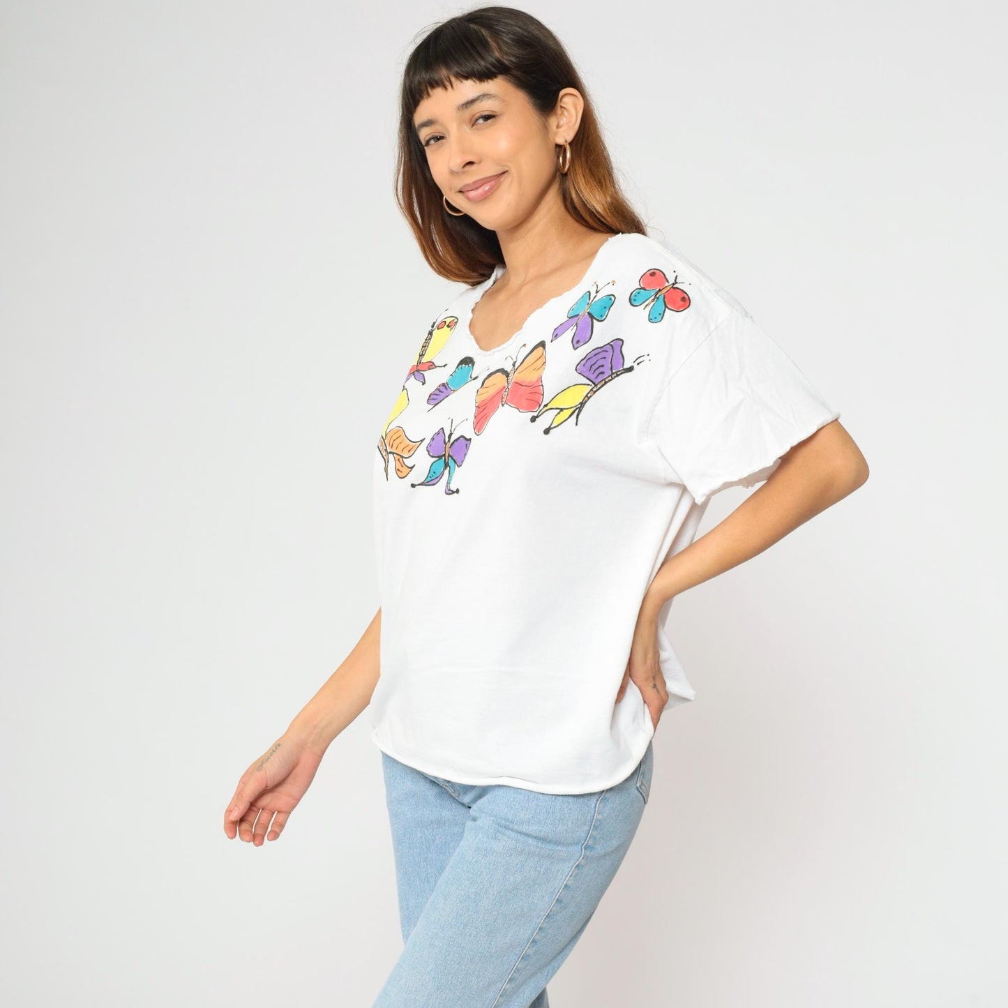 90s White Butterfly Graphic T-Shirt Raw Neckline Scoop Neck Extra Large XL